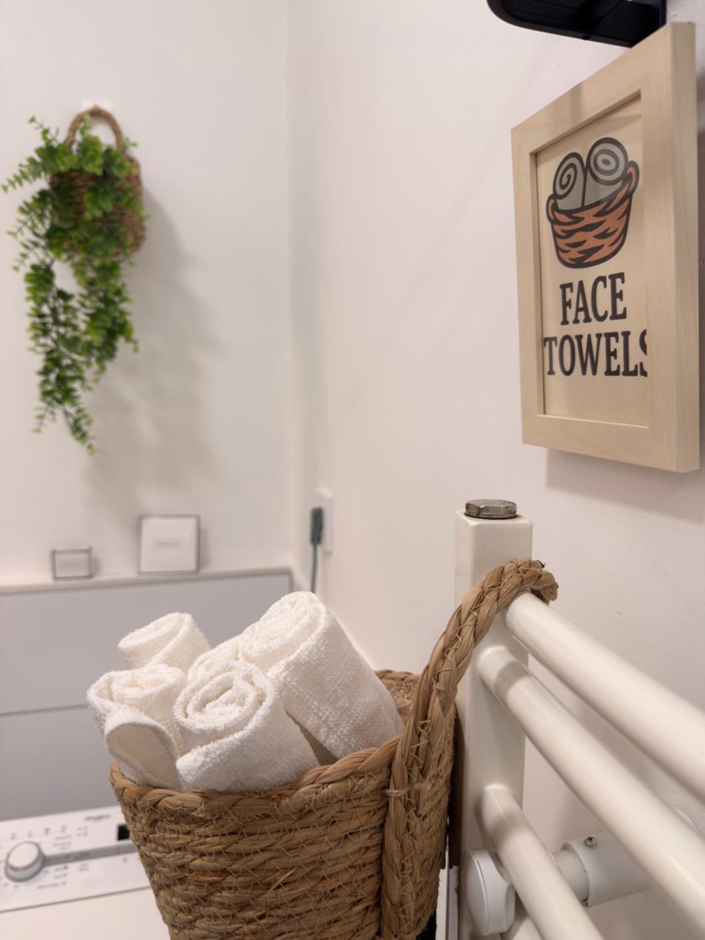 City Center & Free Parking - Rest & Nest Boho Deluxe Apartment