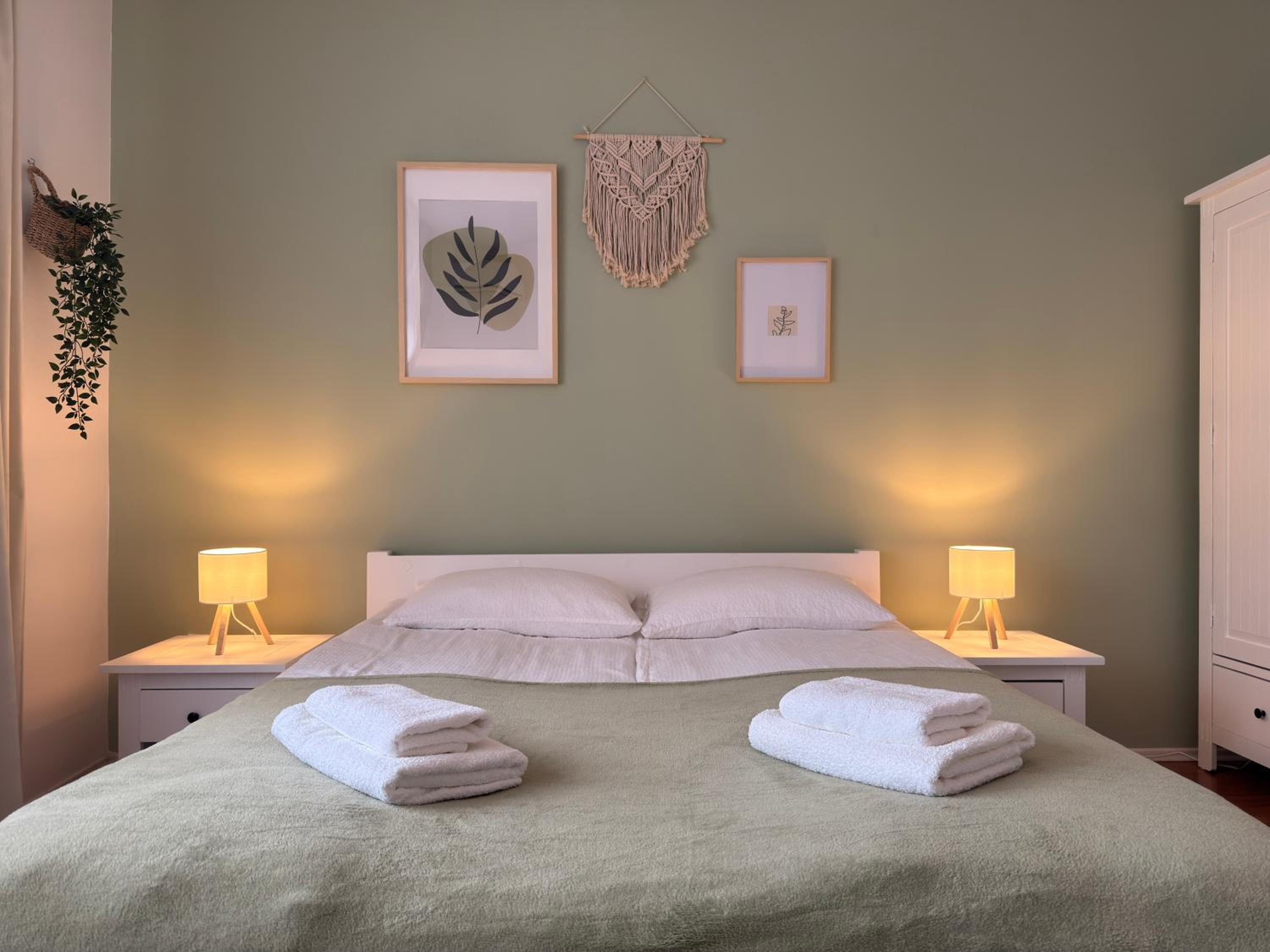 City Center & Free Parking - Rest & Nest Boho Deluxe Apartment