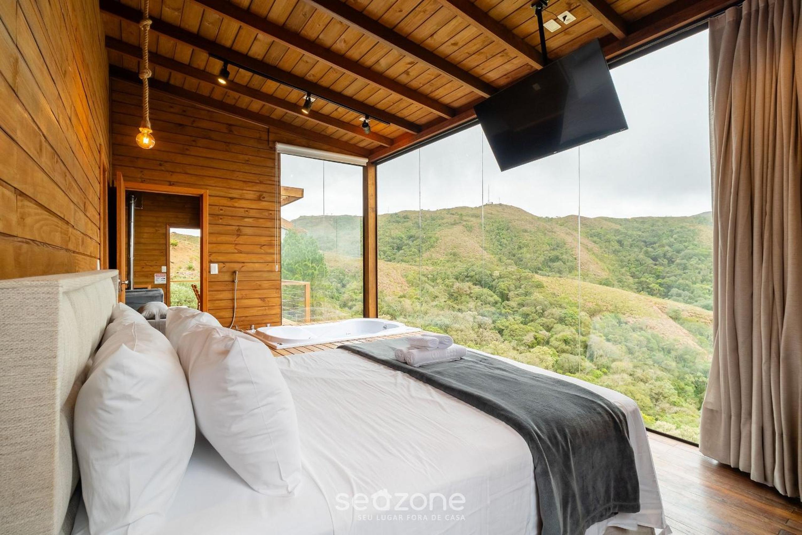 Apt w/ fireplace, jacuzzi, and amazing view VST027