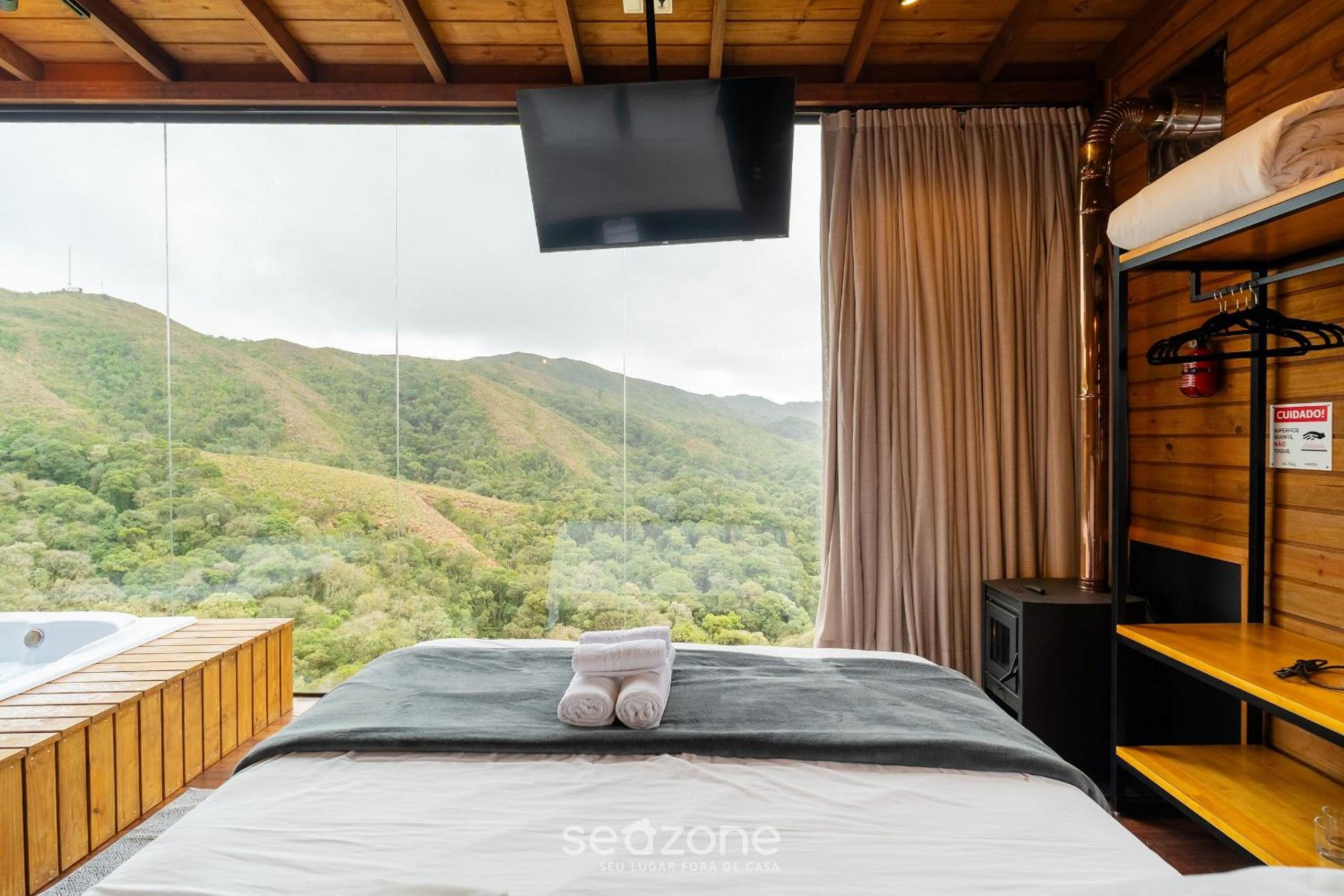 Apt w/ fireplace, jacuzzi, and amazing view VST027