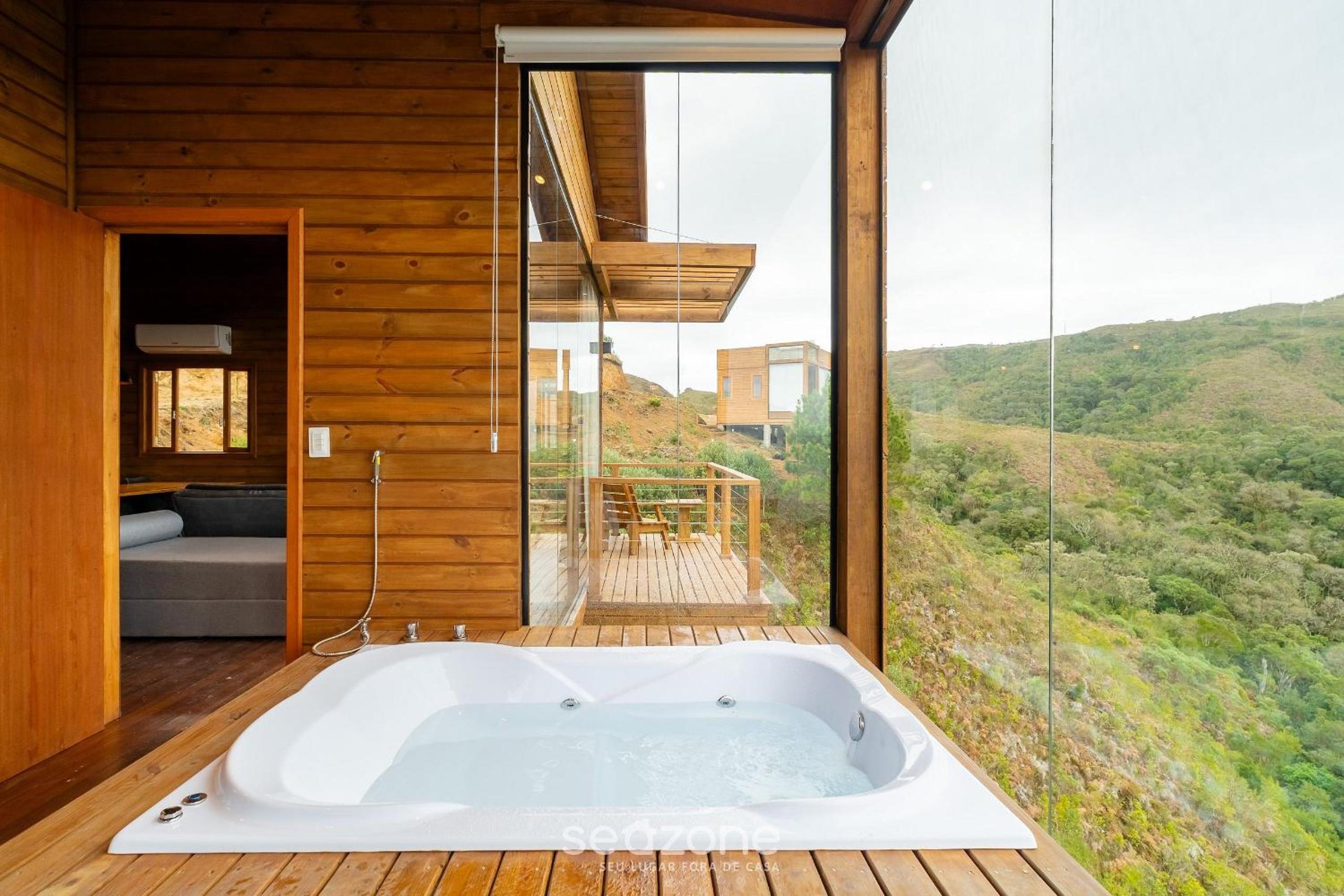 Apt w/ fireplace, jacuzzi, and amazing view VST027