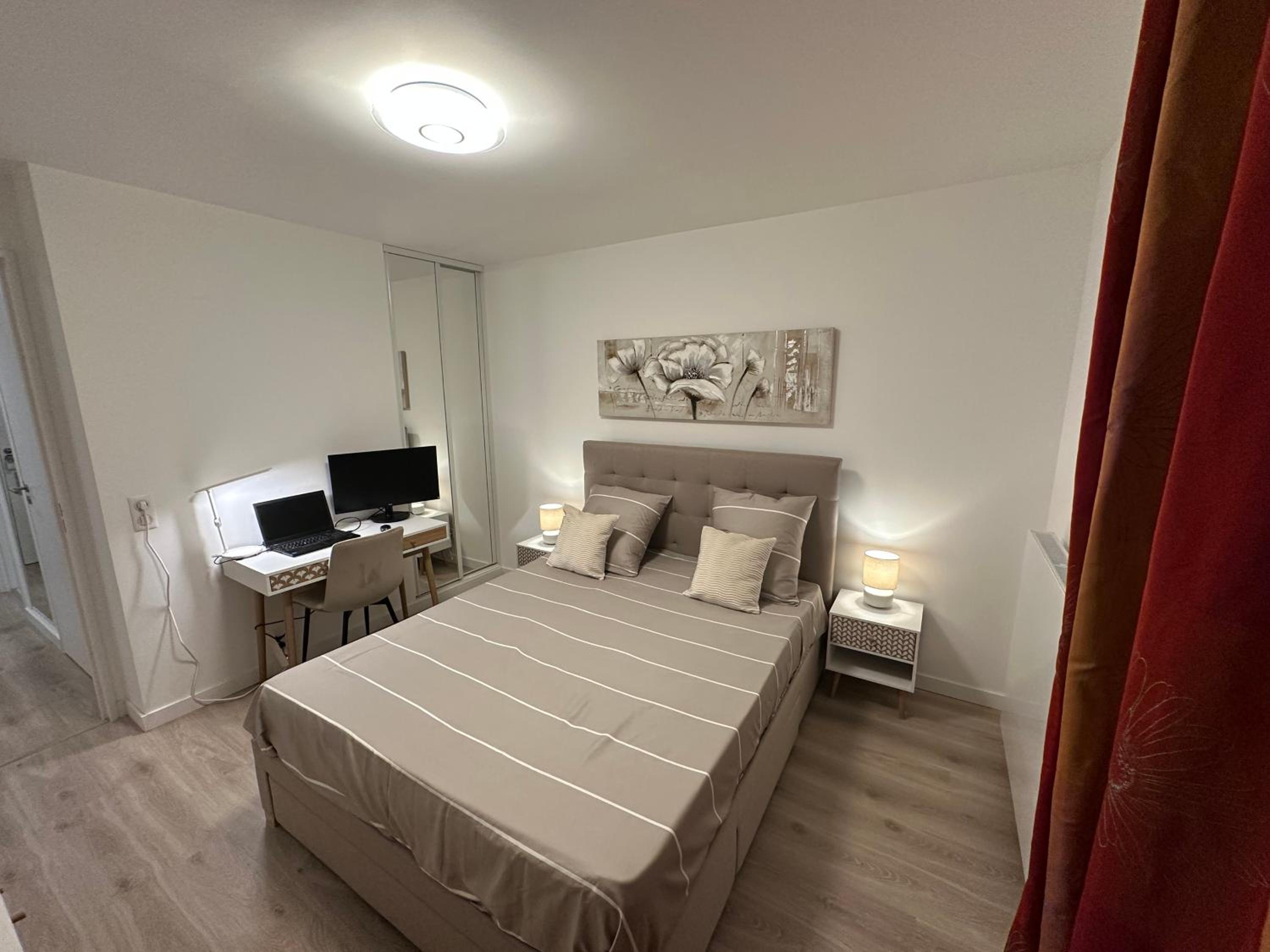 Confort et Style garantis, Près Paris, Seine & RER A, Parking Privé Gratuit