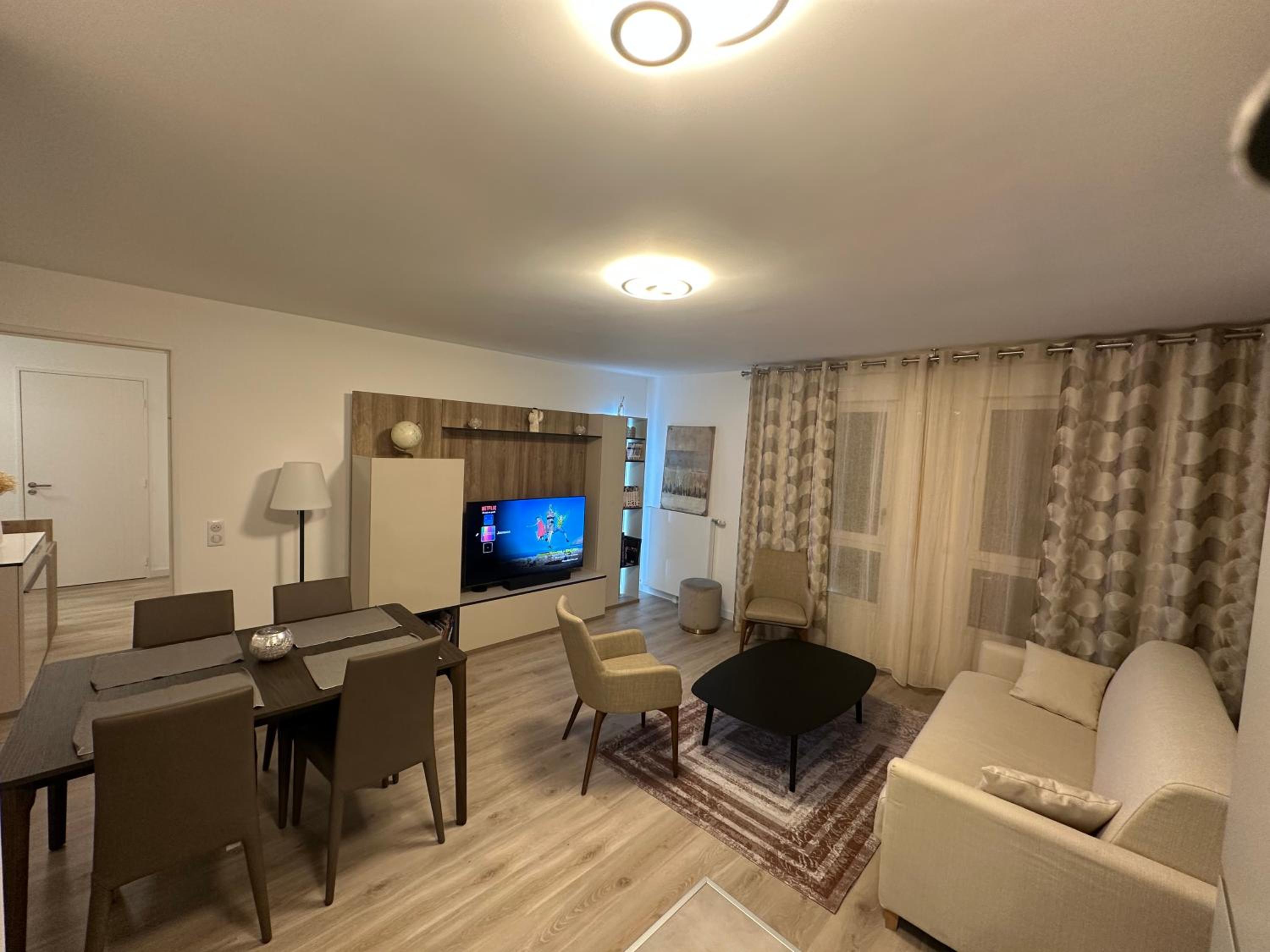 Confort et Style garantis, Près Paris, Seine & RER A, Parking Privé Gratuit