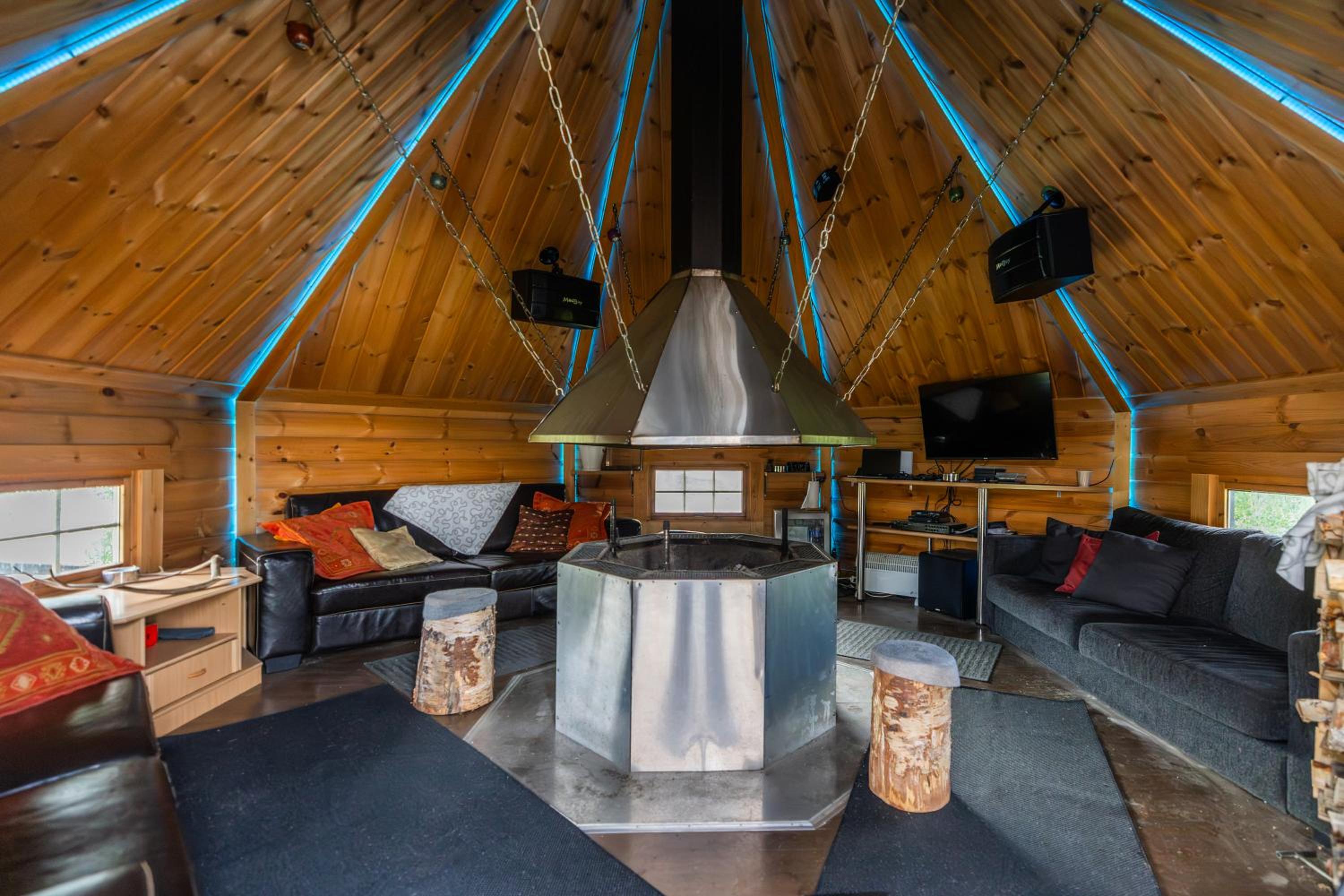Riverside Luxury Retreat By BookLapland