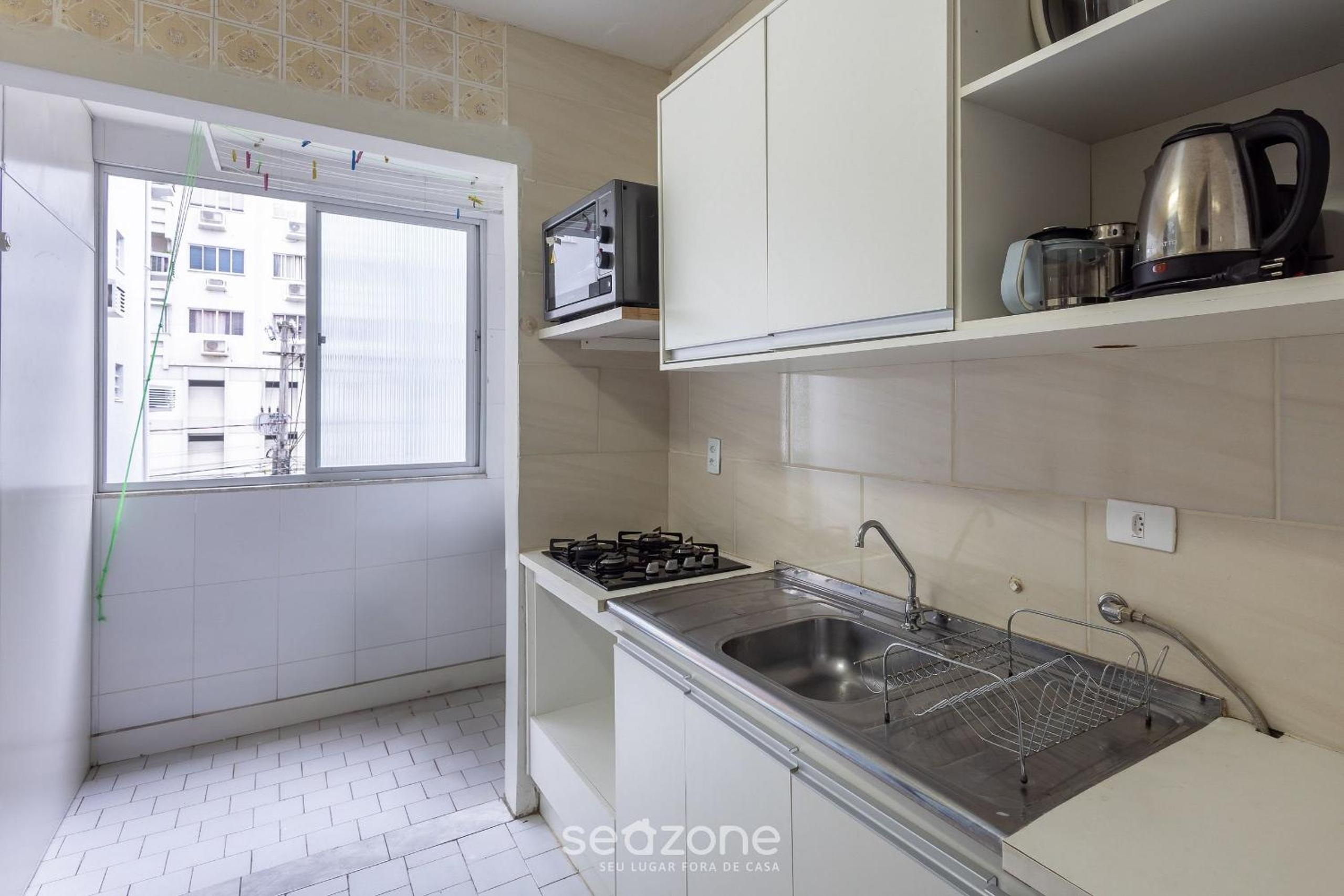 Apt in BC center w balcony 260m from beach ELO0207