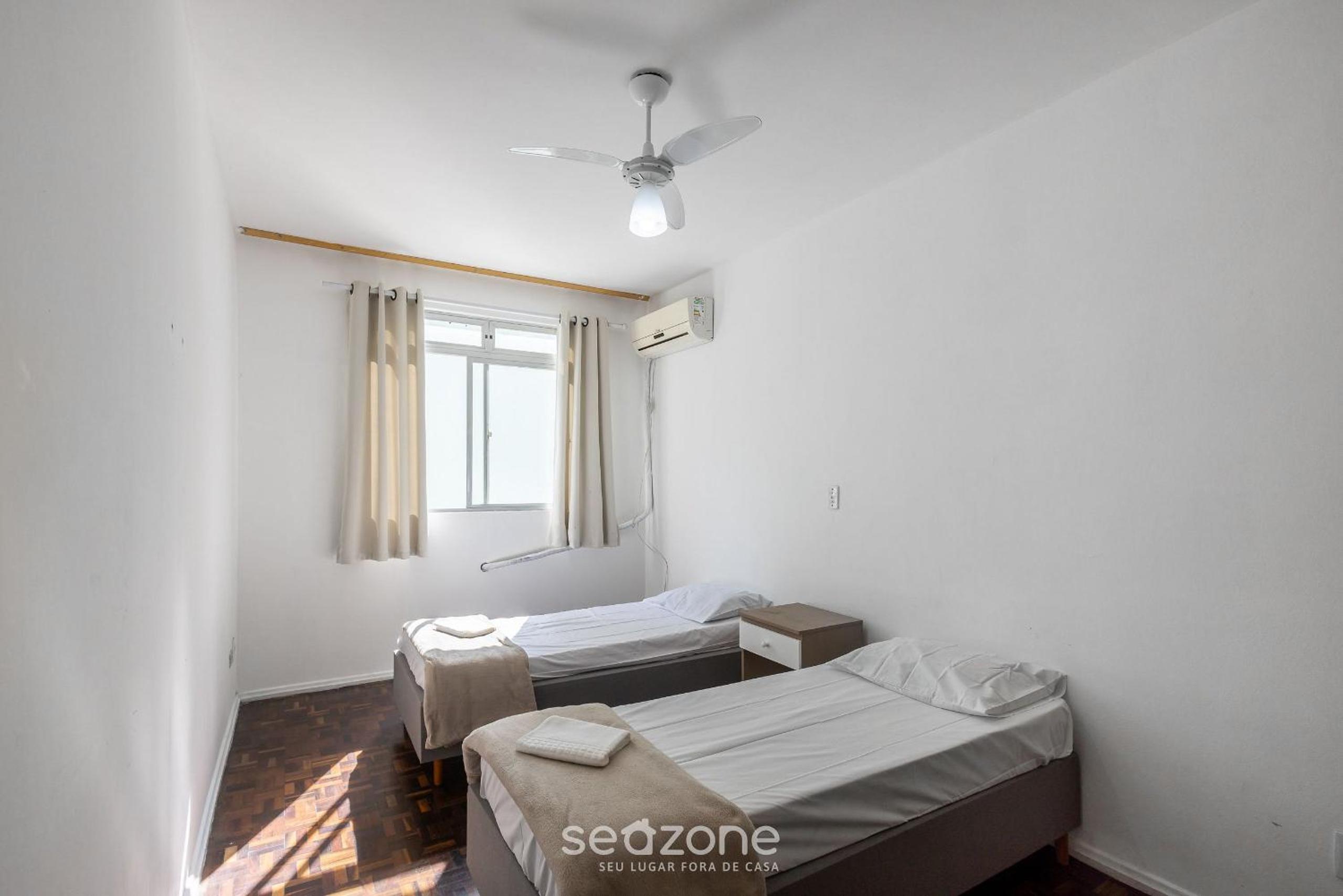 Apt in BC center w balcony 260m from beach ELO0207
