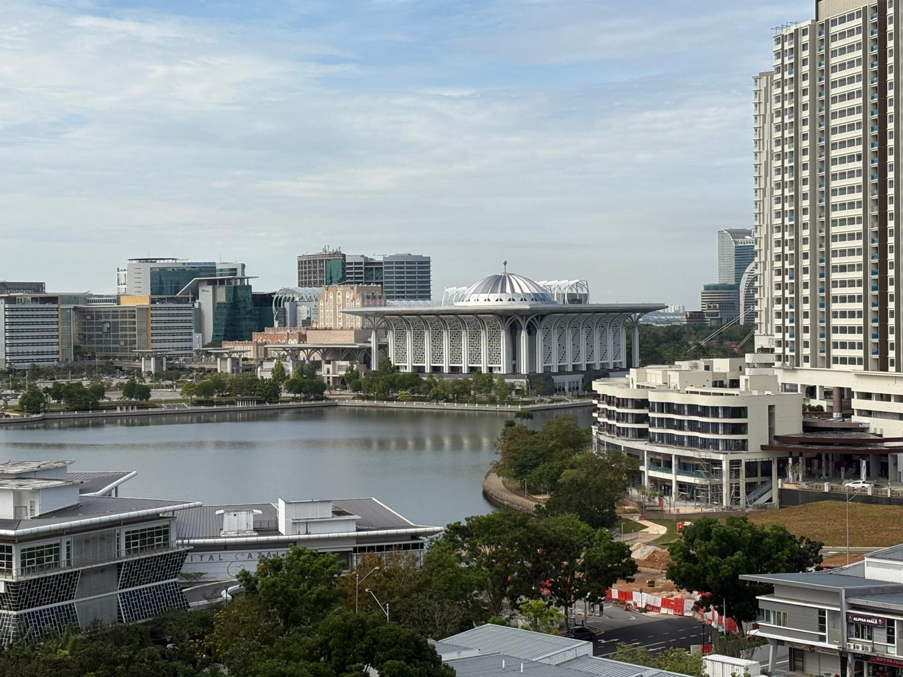 The One by Nakza Stays, Lakeview Suites Putrajaya