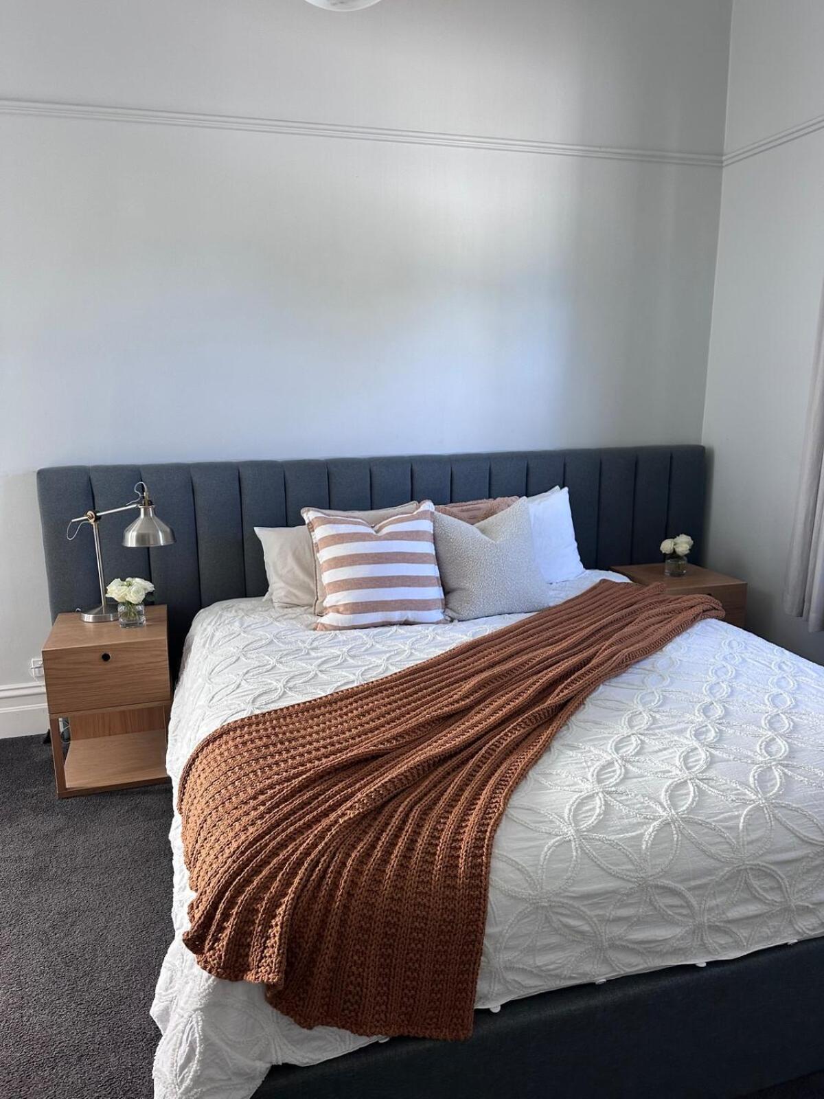 Brighton Designer Retreat Huge Pool, 3BR, Walk to Beach & Cafés