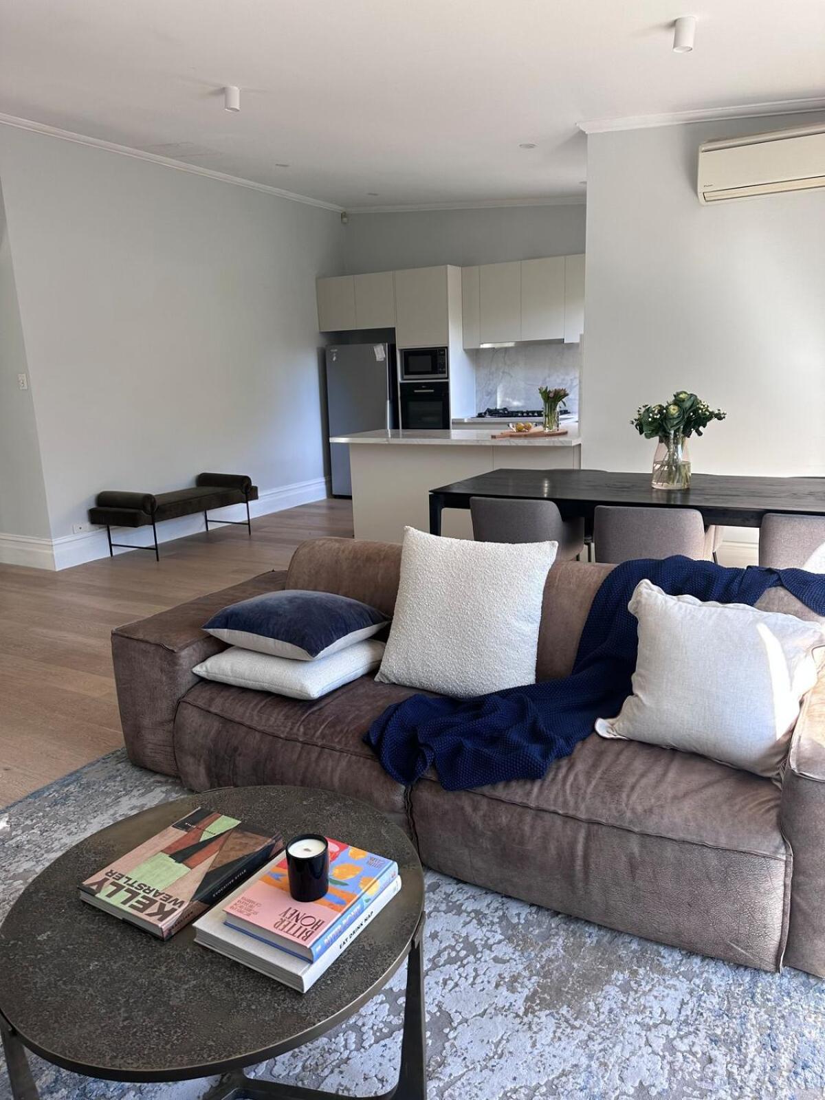 Brighton Designer Retreat Huge Pool, 3BR, Walk to Beach & Cafés