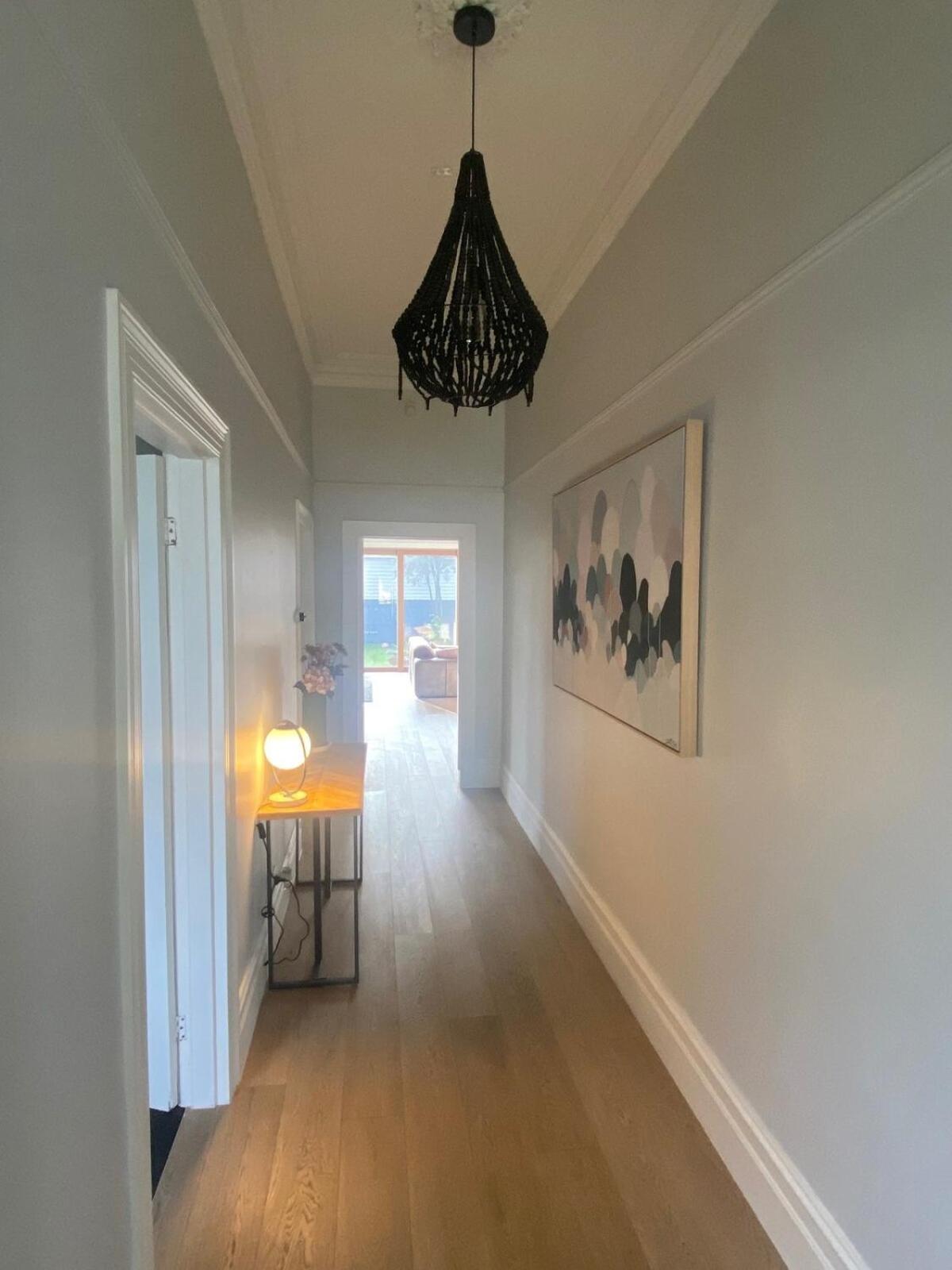 Brighton Designer Retreat Huge Pool, 3BR, Walk to Beach & Cafés
