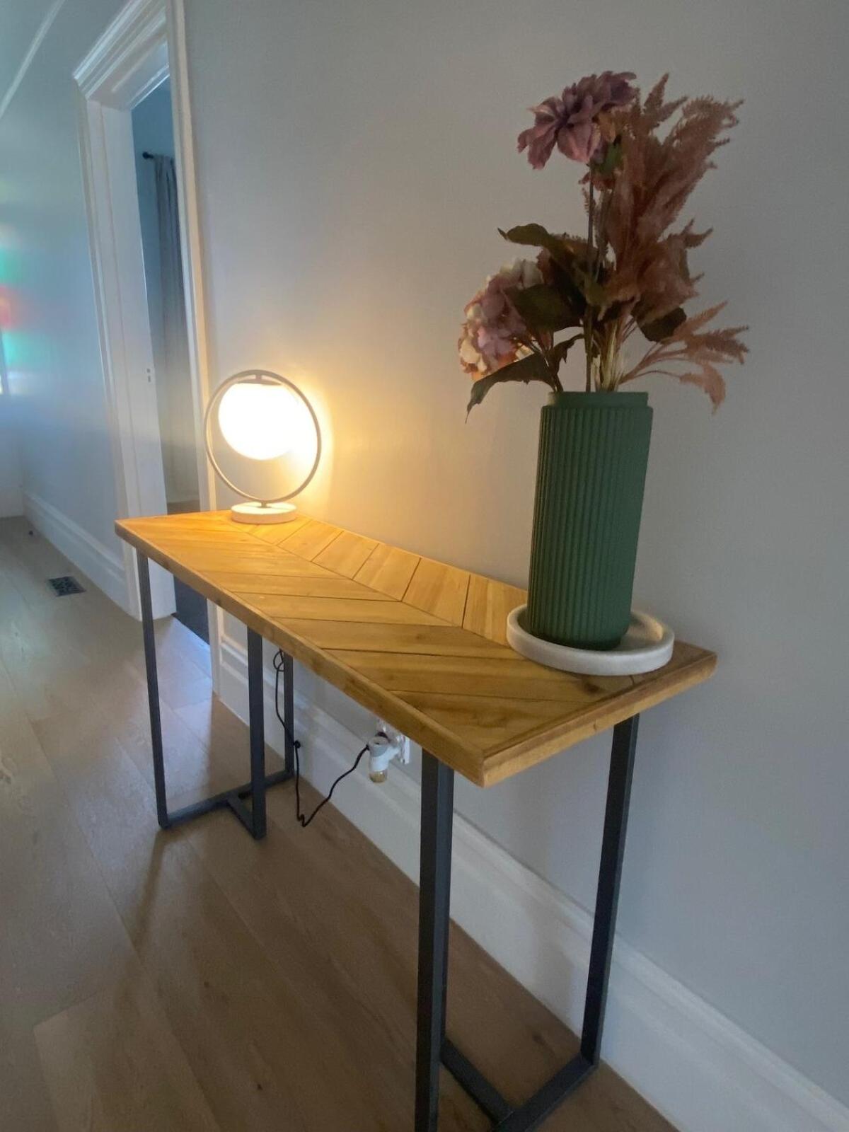 Brighton Designer Retreat Huge Pool, 3BR, Walk to Beach & Cafés