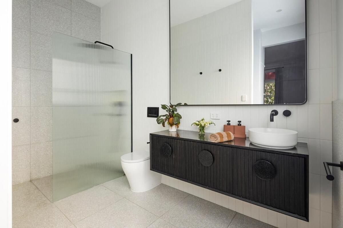 Brighton Designer Retreat Huge Pool, 3BR, Walk to Beach & Cafés