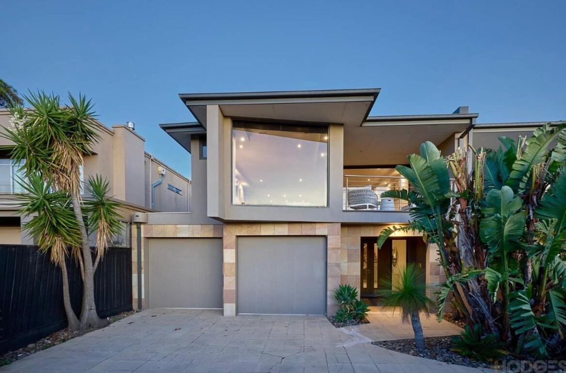Melbourne Beachfront Residence with Panoramic Views