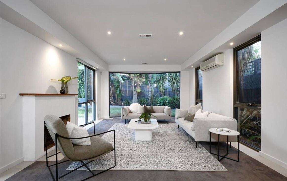 Melbourne Beachfront Residence with Panoramic Views