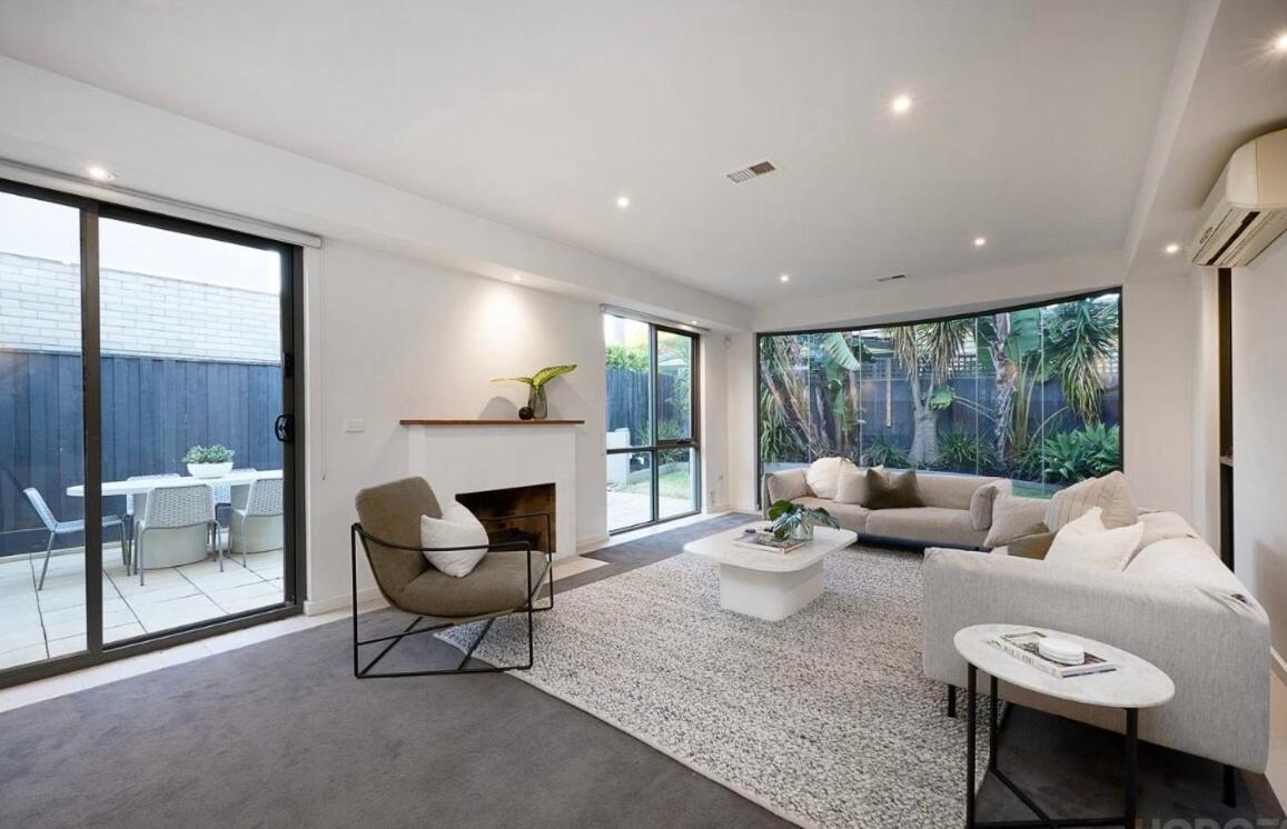 Melbourne Beachfront Residence with Panoramic Views