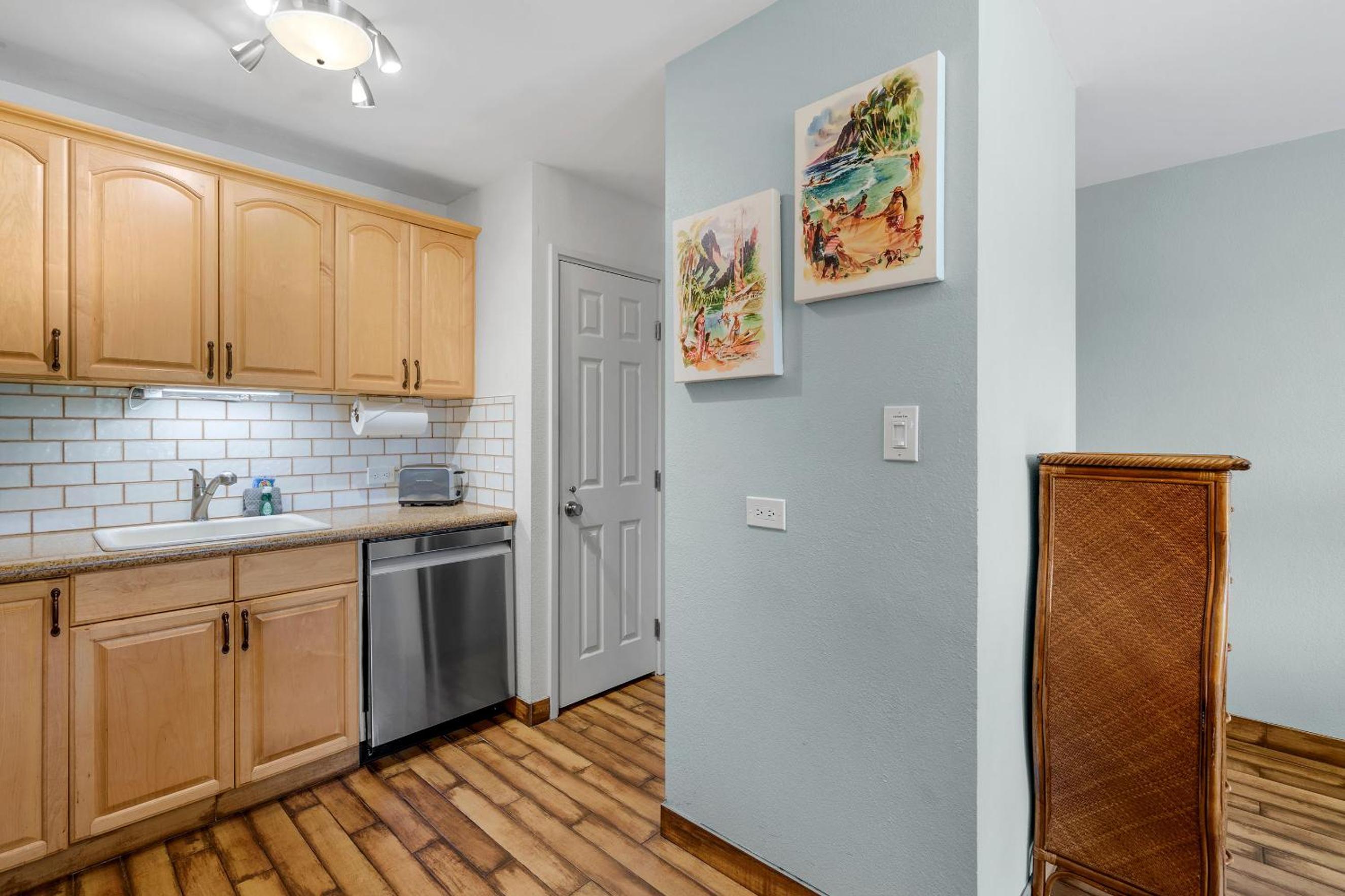 Discover Kamaole Sands 3-101 - Premium Ground Floor Renovation, Split AC, Wi-Fi