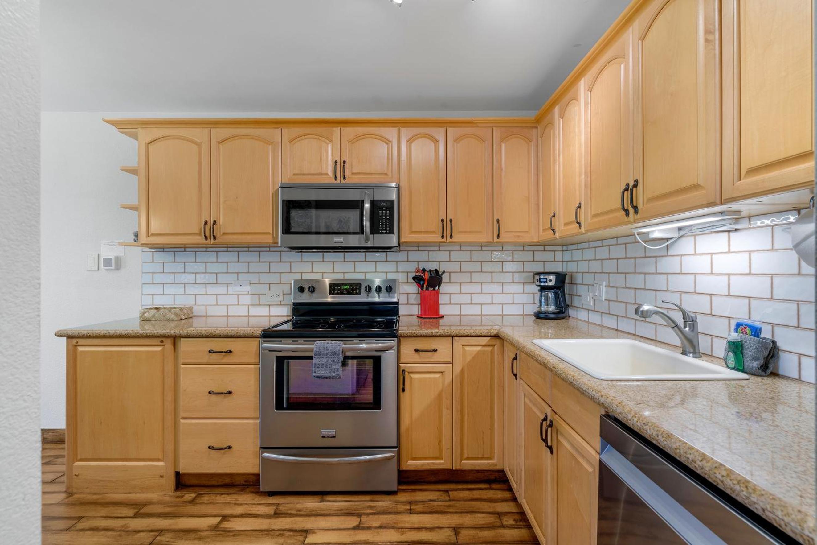 Discover Kamaole Sands 3-101 - Premium Ground Floor Renovation, Split AC, Wi-Fi
