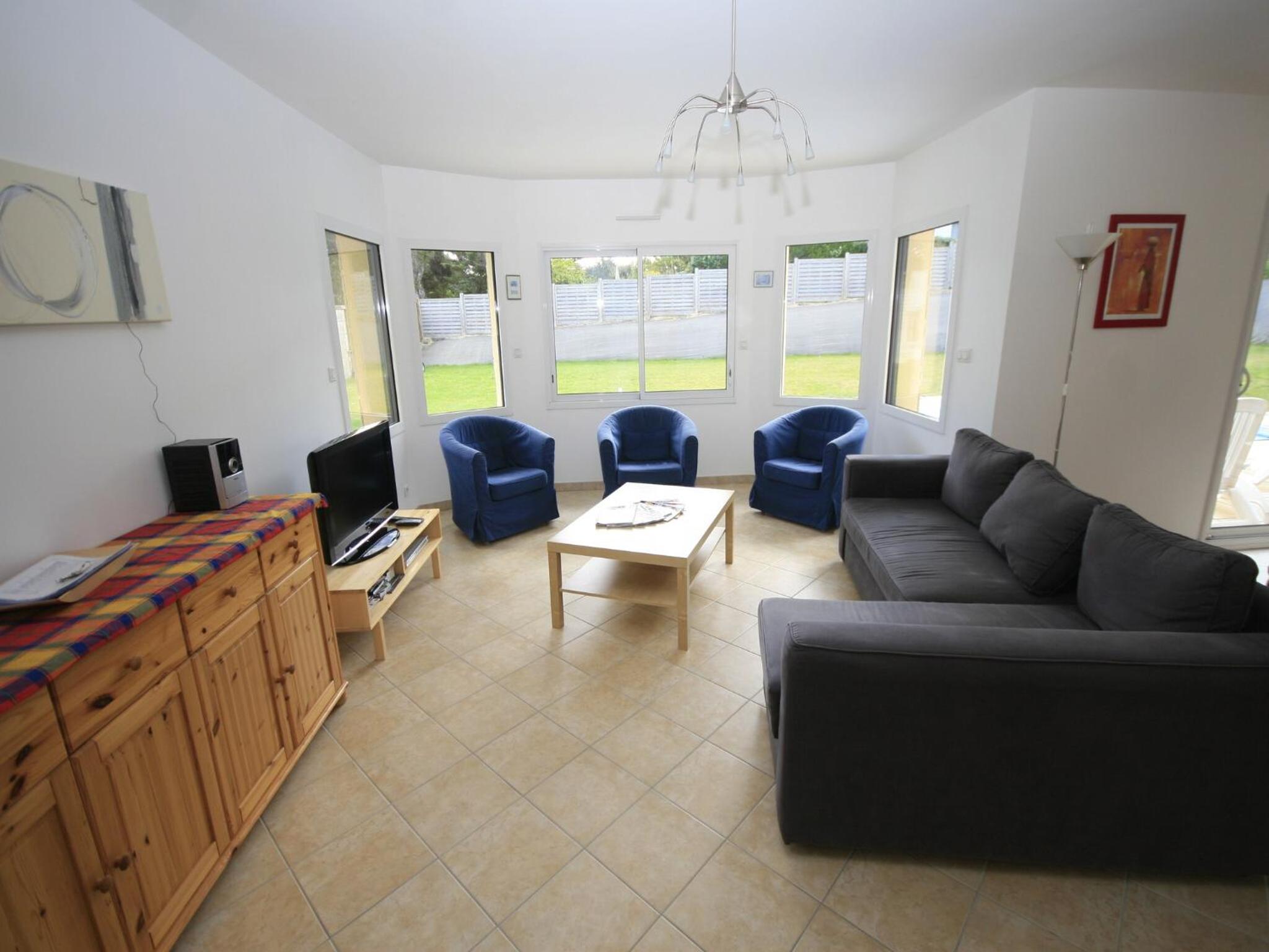 Villa with Private Pool in Plestin-les-Grèves view 4