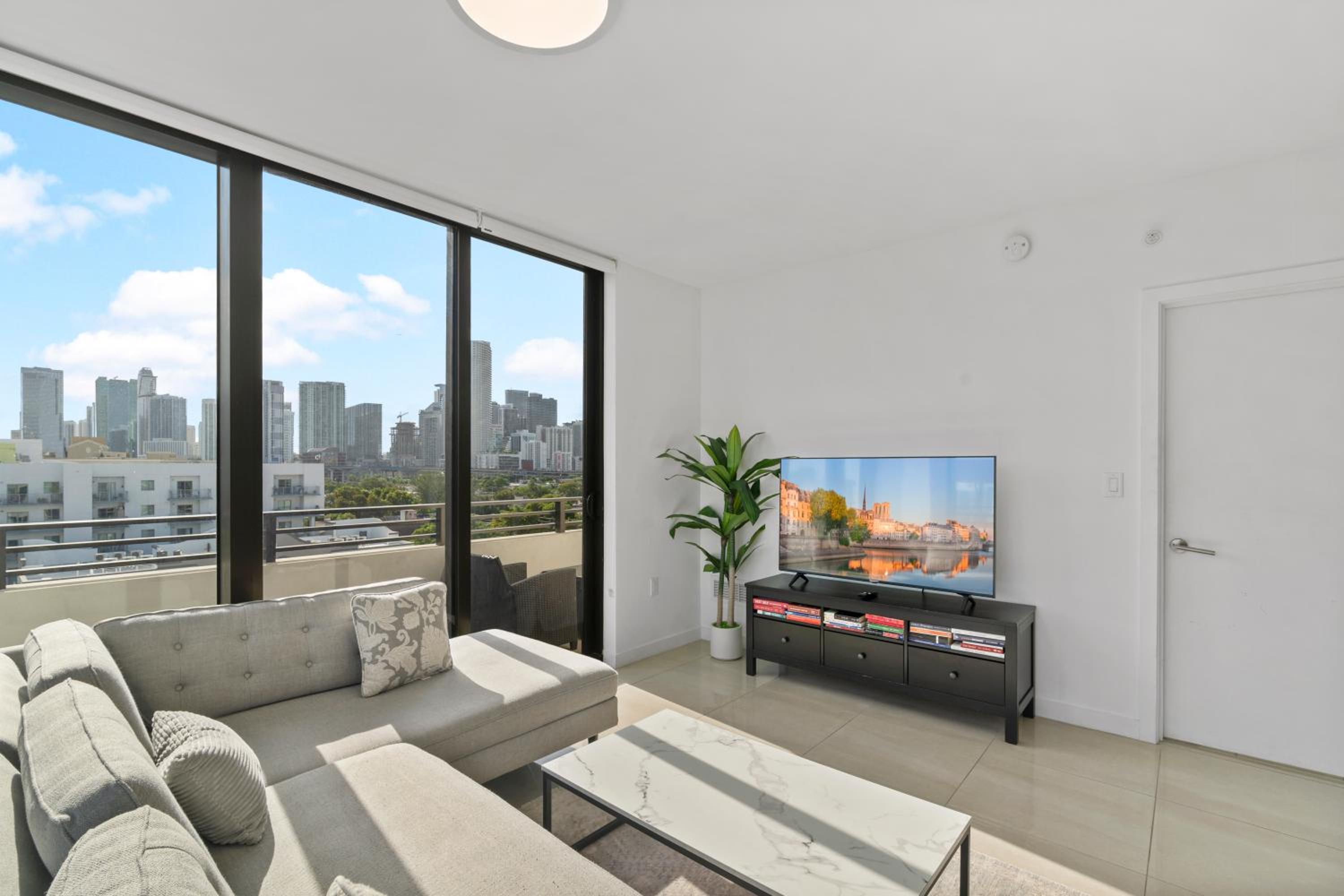Luxury Pent House Suite with Downtown Views