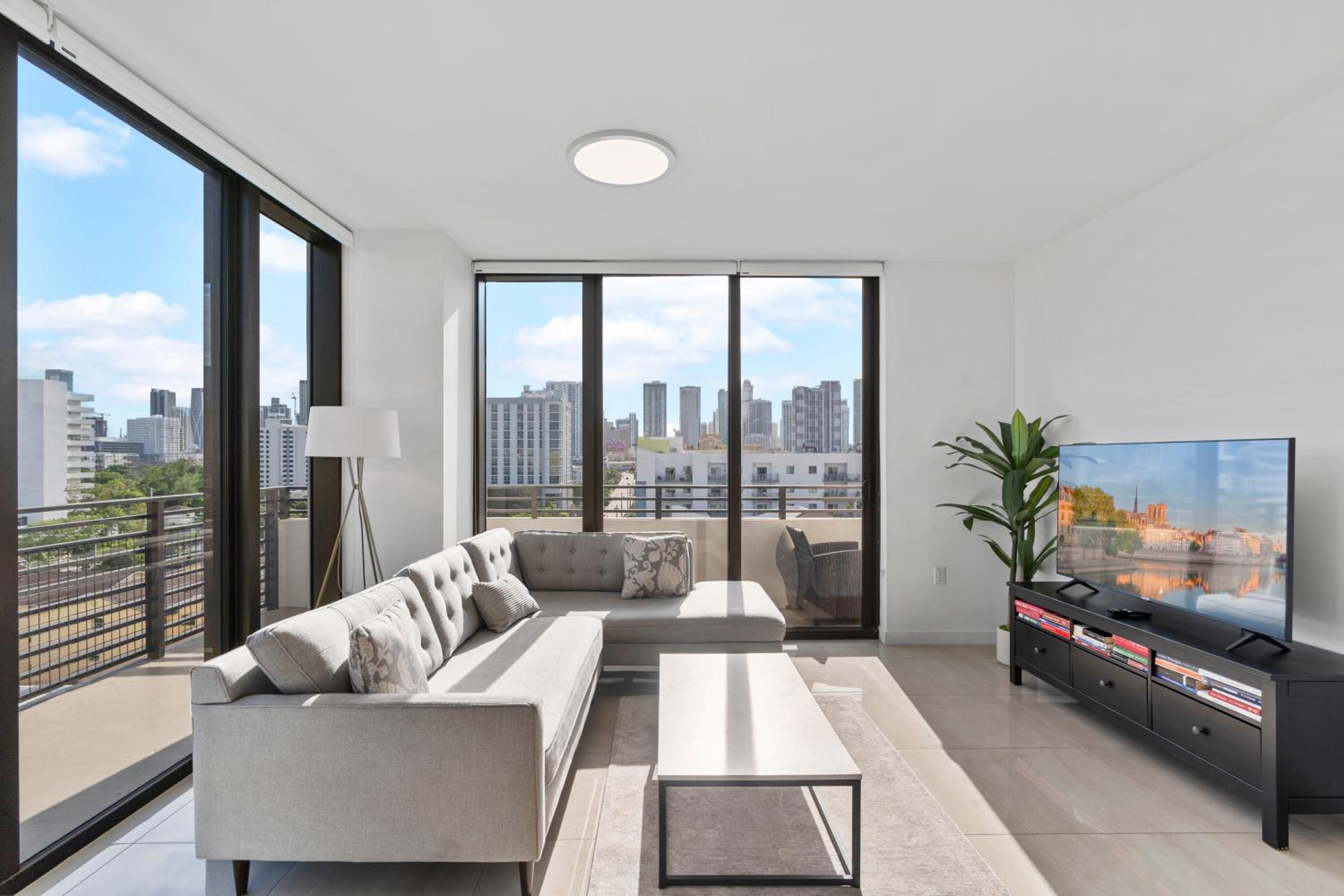 Luxury Pent House Suite with Downtown Views