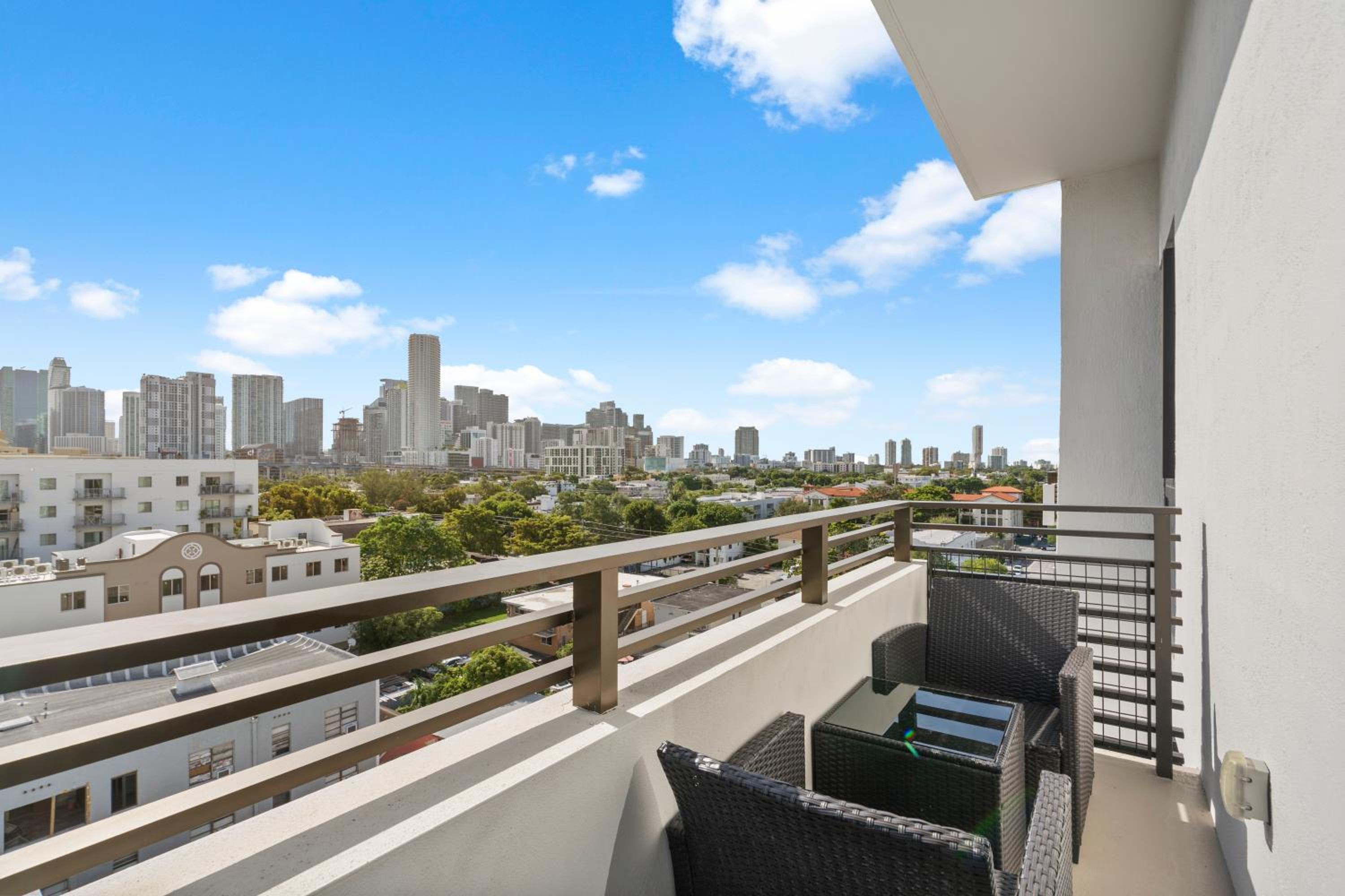 Luxury Pent House Suite with Downtown Views