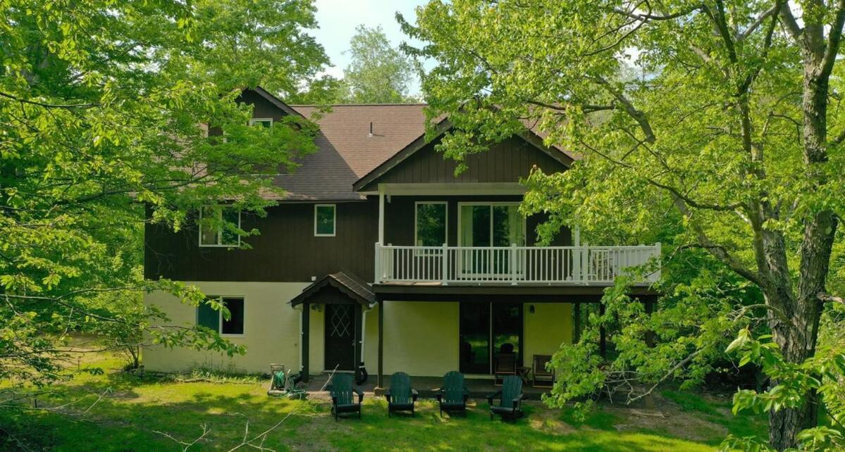 Luxury Mountain Getaway - 6 bed, 3 bath, hot-tub, fire-pit, game-room