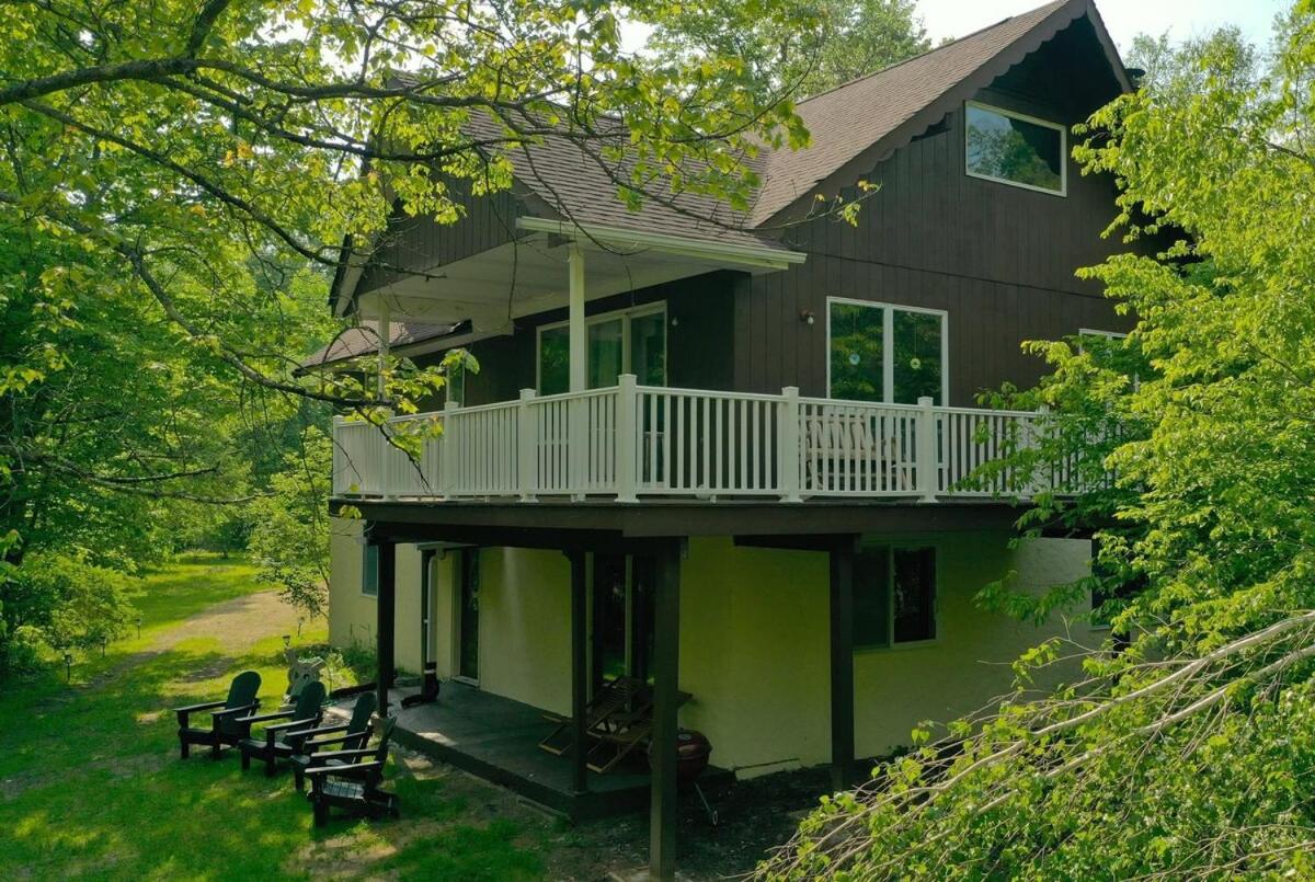 Luxury Mountain Getaway - 6 bed, 3 bath, hot-tub, fire-pit, game-room