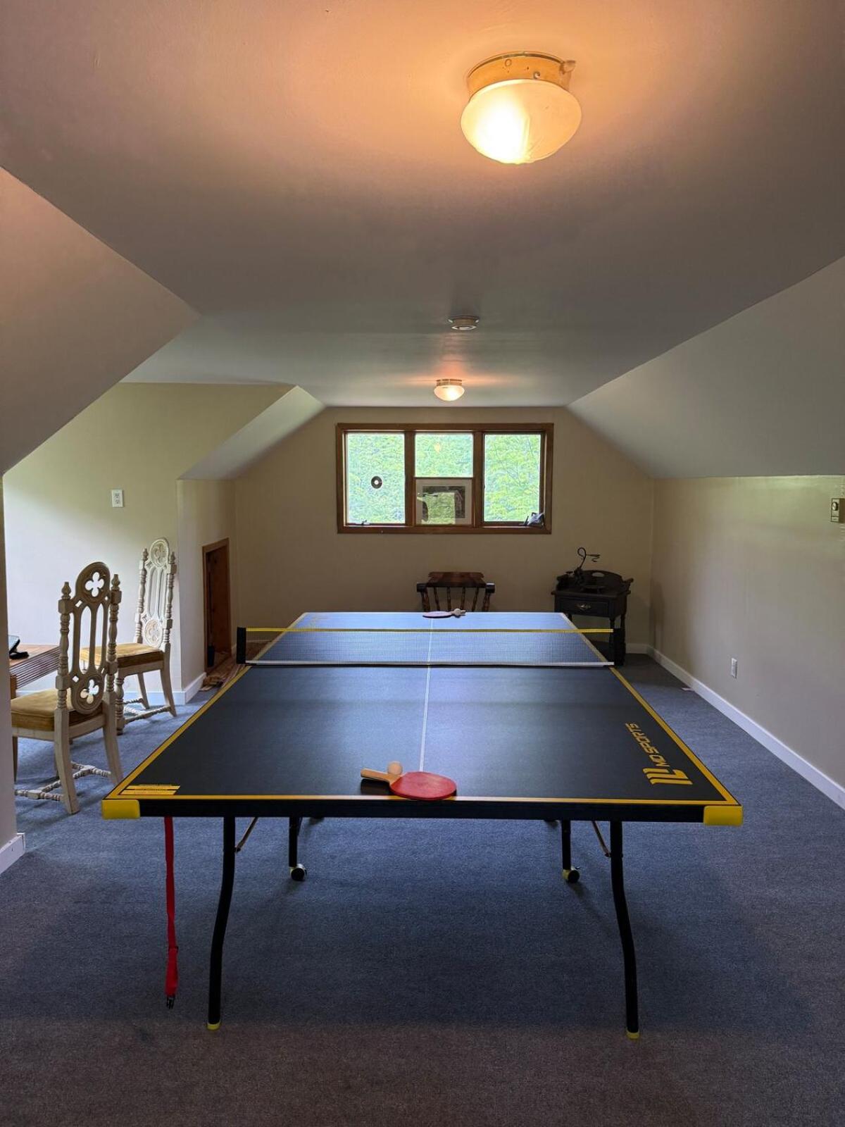 Luxury Mountain Getaway - 6 bed, 3 bath, hot-tub, fire-pit, game-room