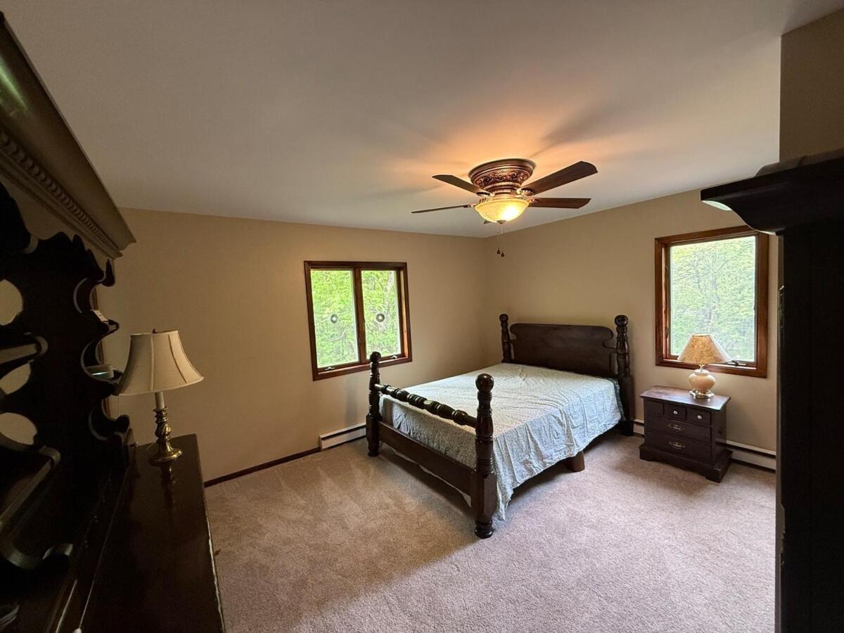 Luxury Mountain Getaway - 6 bed, 3 bath, hot-tub, fire-pit, game-room