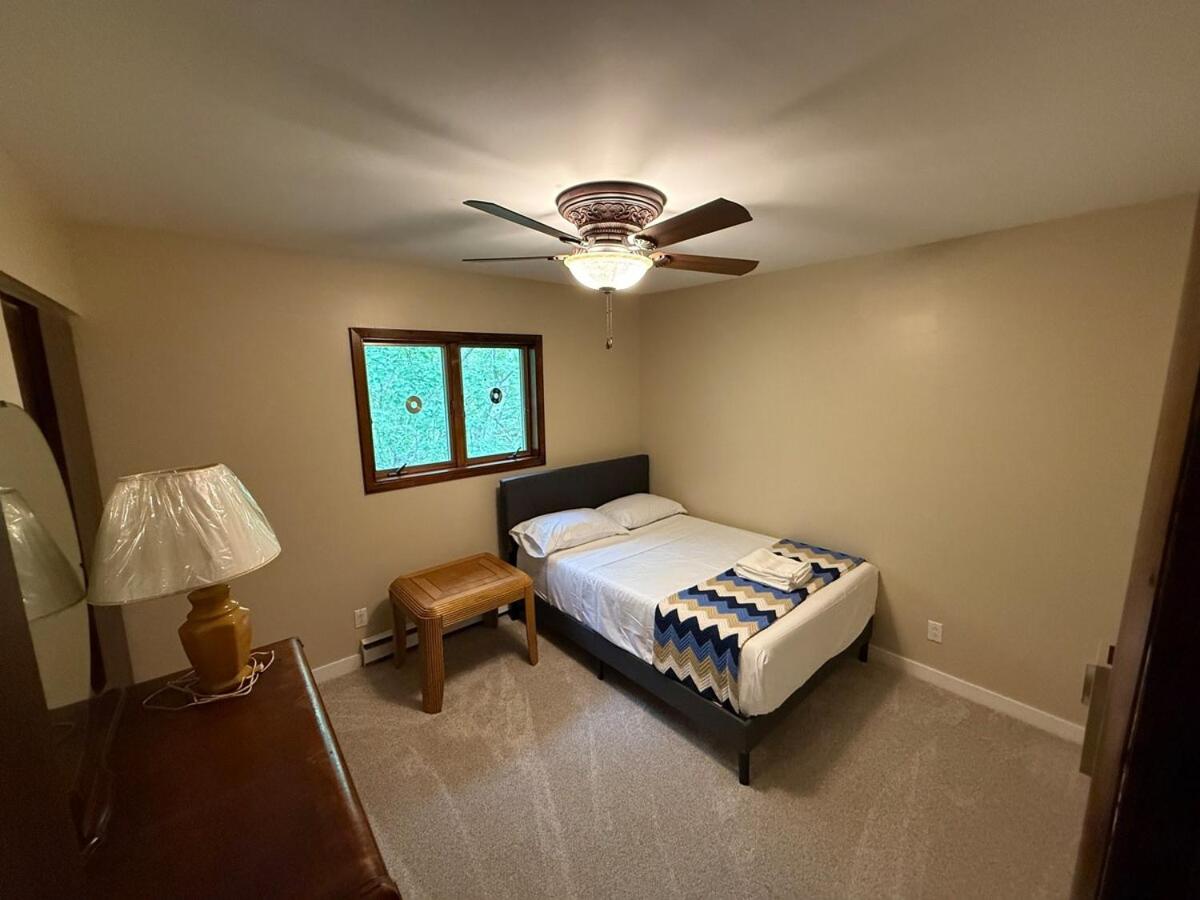 Luxury Mountain Getaway - 6 bed, 3 bath, hot-tub, fire-pit, game-room