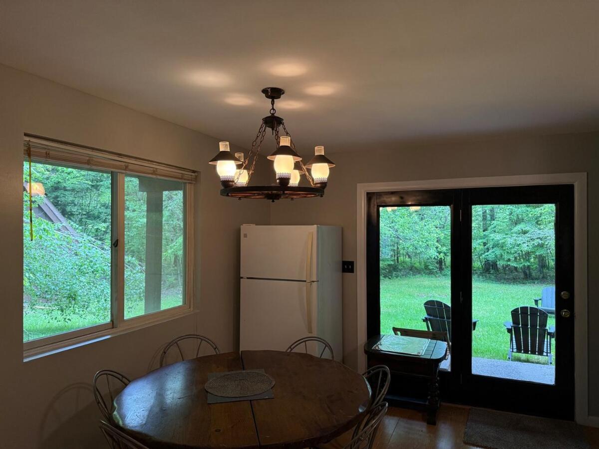 Luxury Mountain Getaway - 6 bed, 3 bath, hot-tub, fire-pit, game-room