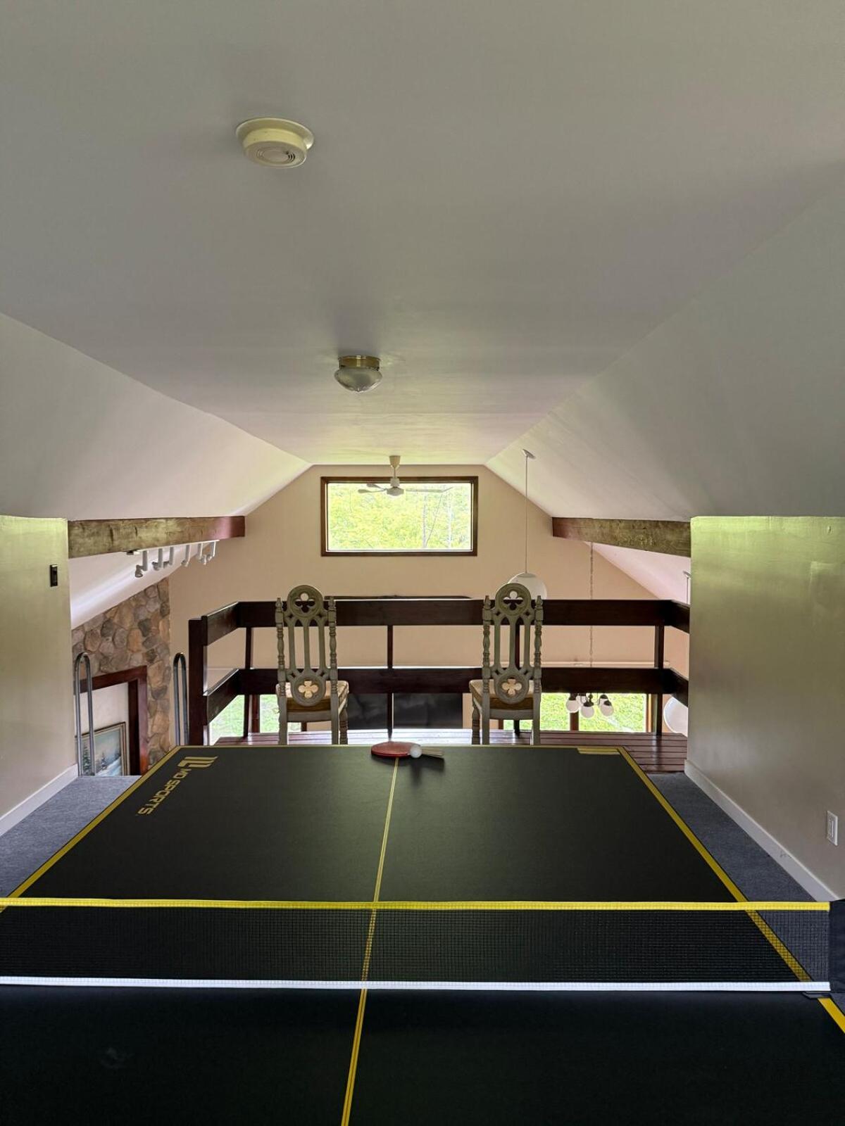 Luxury Mountain Getaway - 6 bed, 3 bath, hot-tub, fire-pit, game-room
