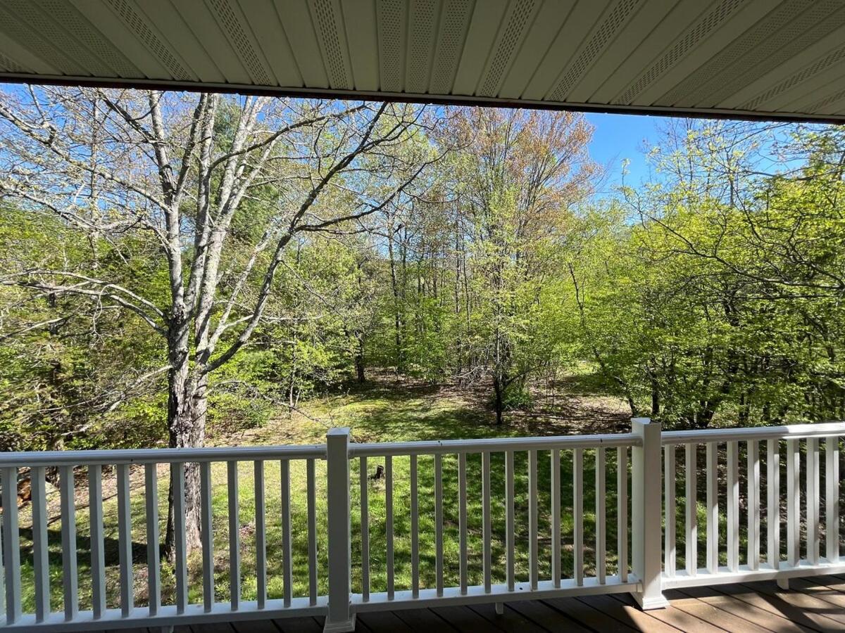 Luxury Mountain Getaway - 6 bed, 3 bath, hot-tub, fire-pit, game-room