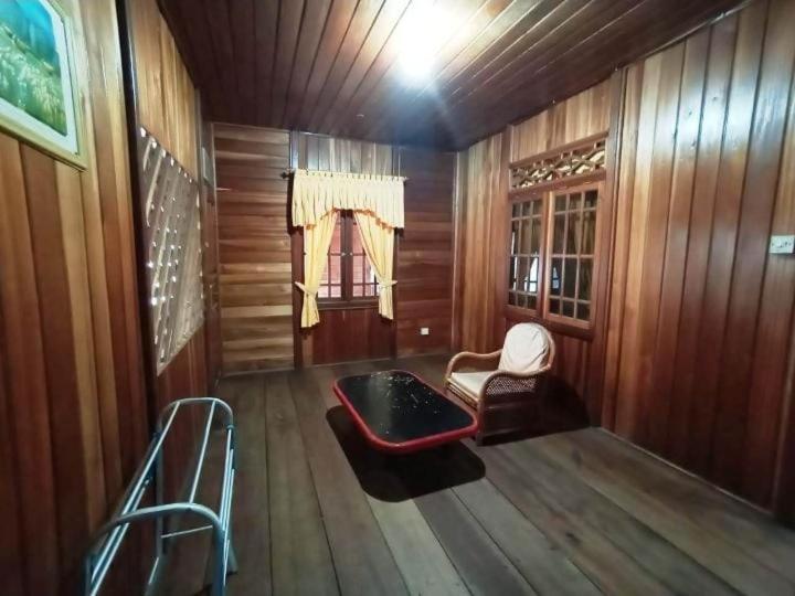 Aquarius Orange Hotel & Villa