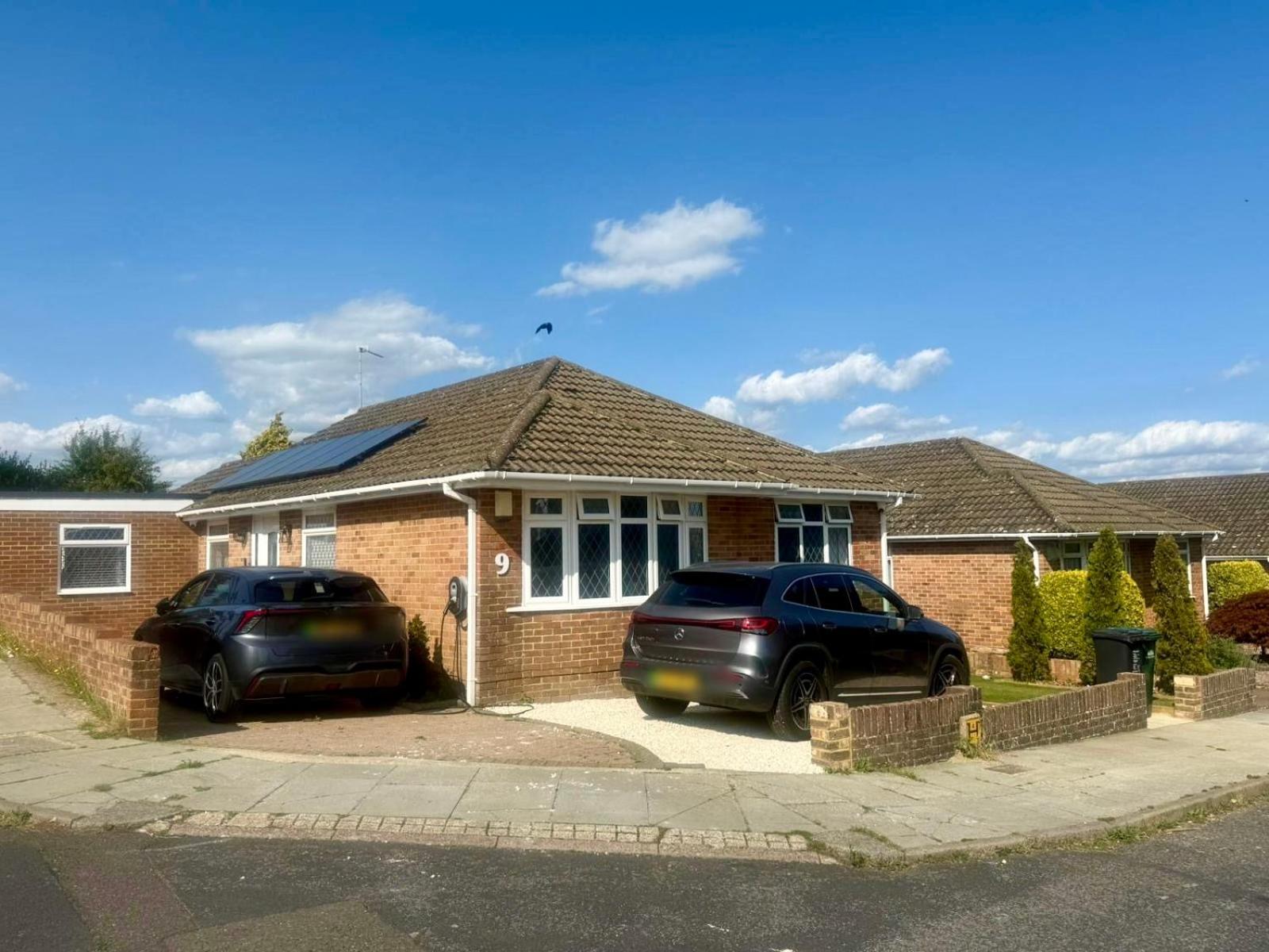 Olive Tree Brighton-Bright & Spacious 4 bedroom home with Garden & Free parking