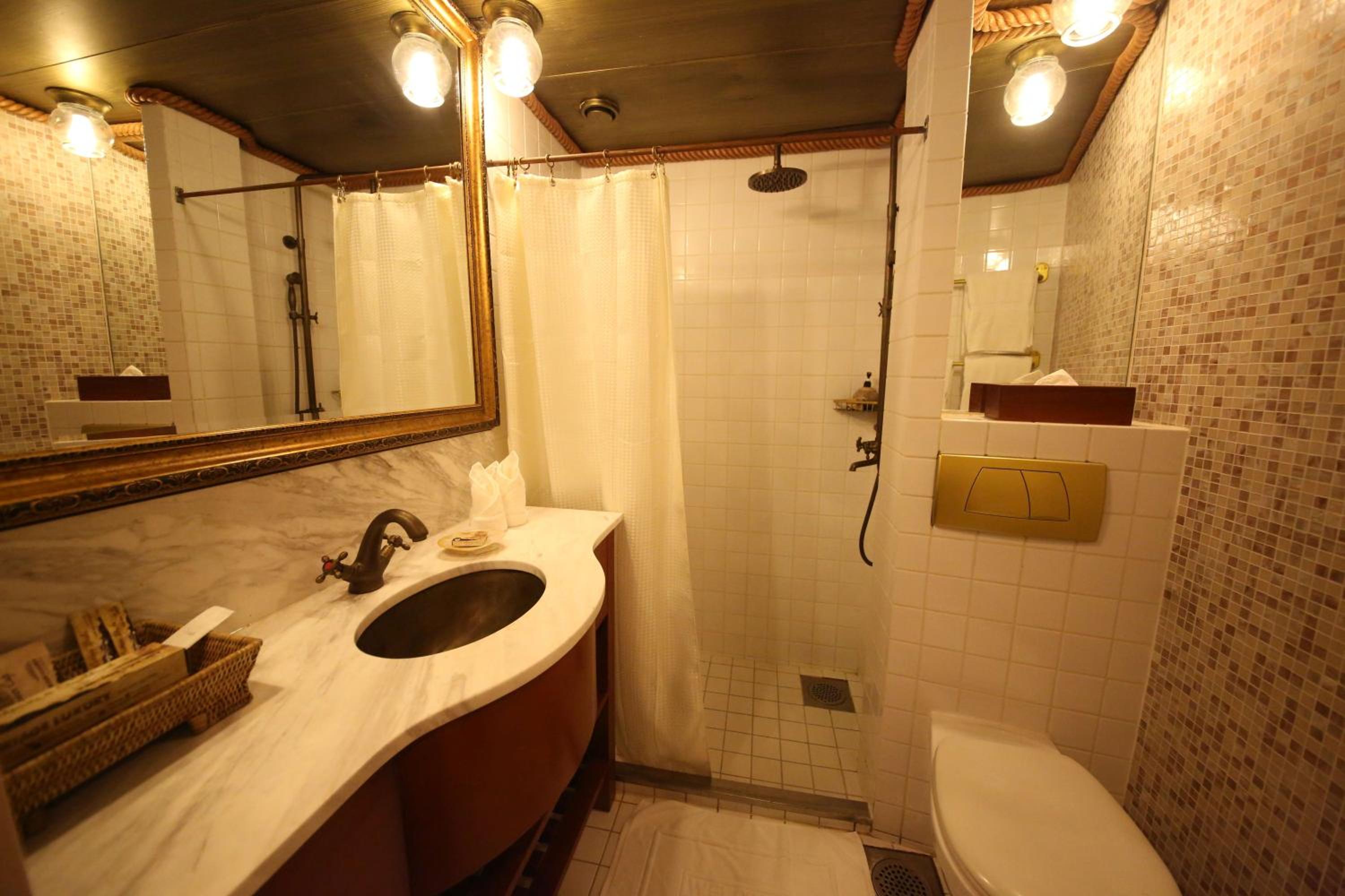Vintage Luxury Yacht Hotel