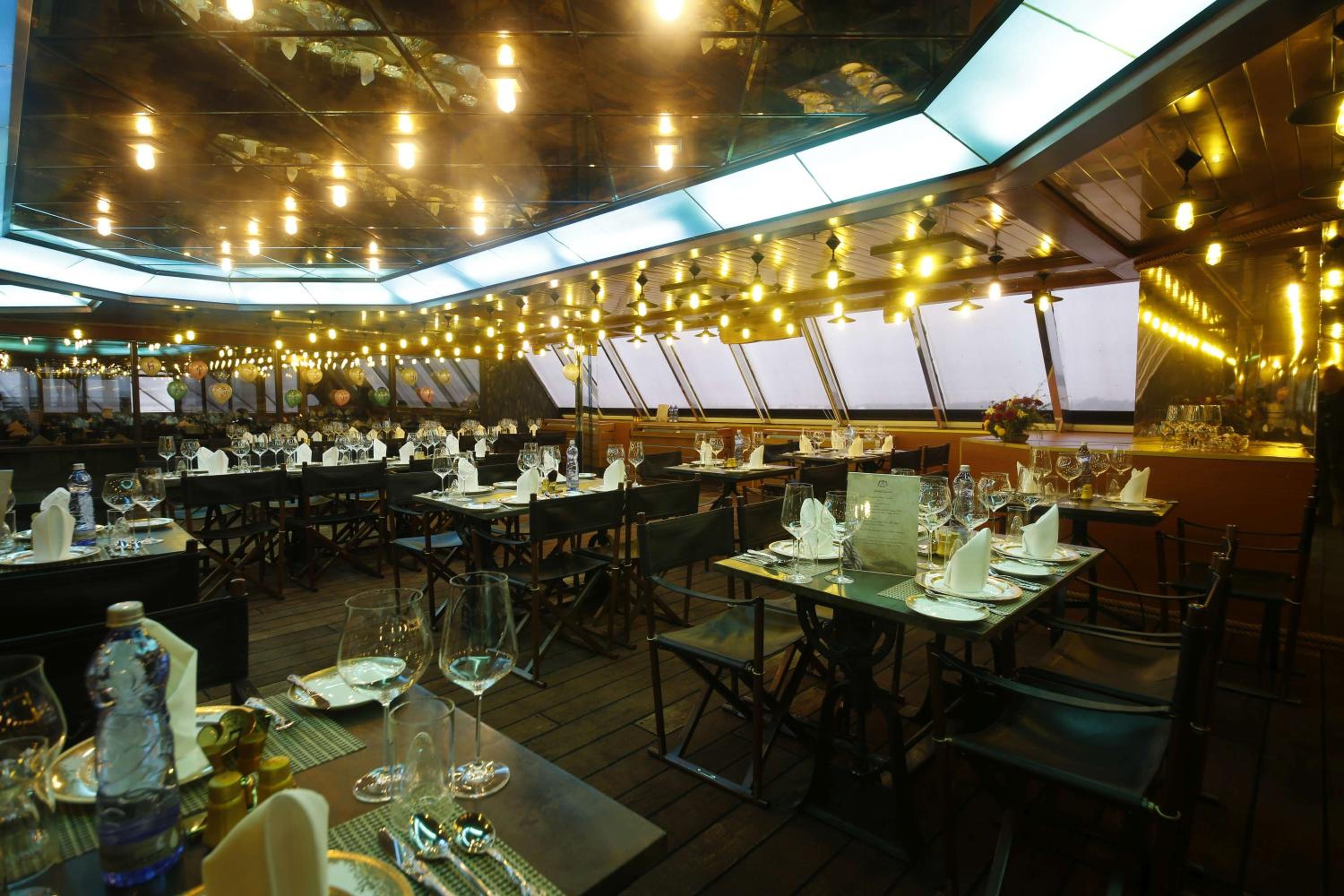Vintage Luxury Yacht Hotel