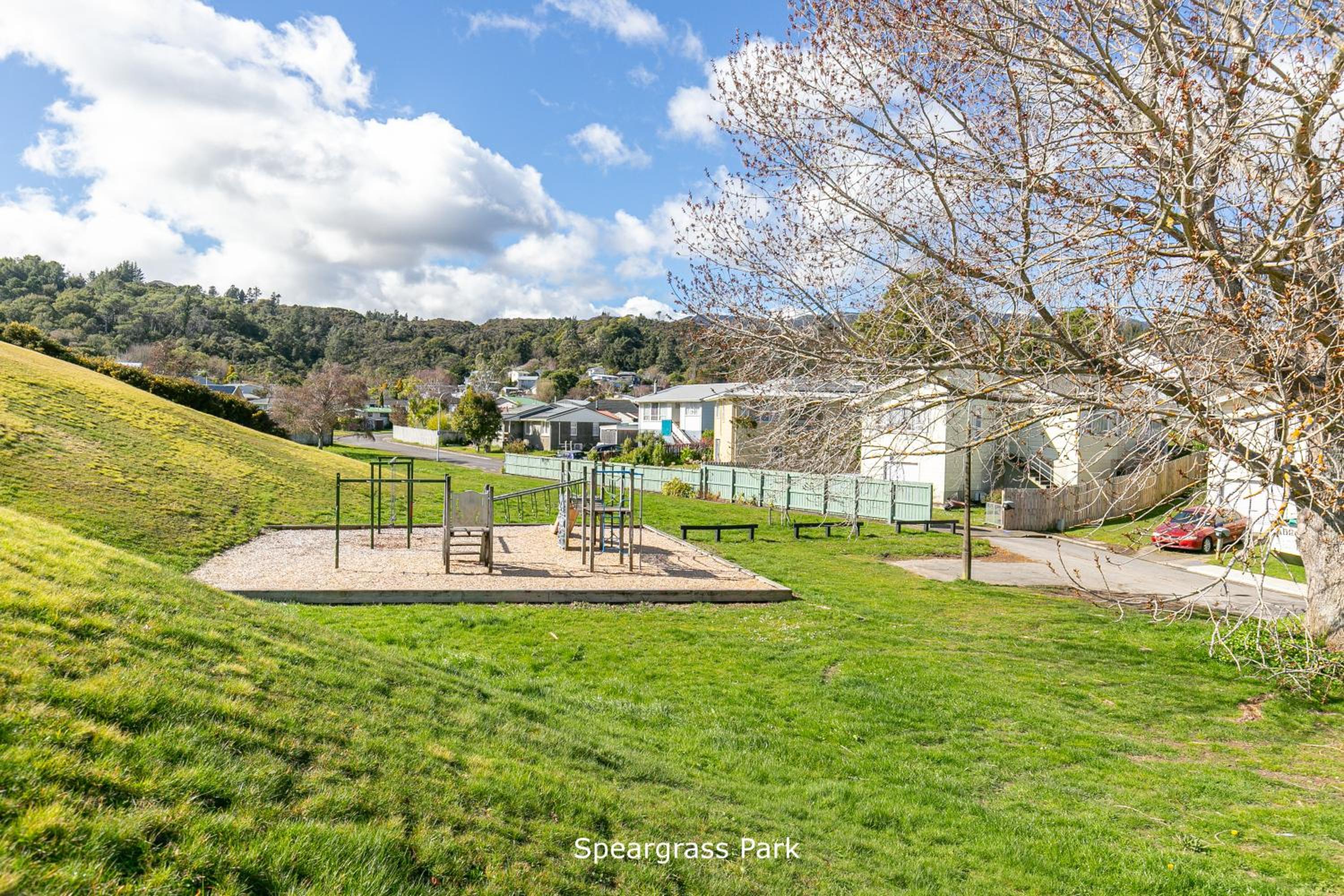 Modern 1 Bed Smart Flat in Upper Hutt with Full Kitchen, Parking - 5 minutes to Brewtown