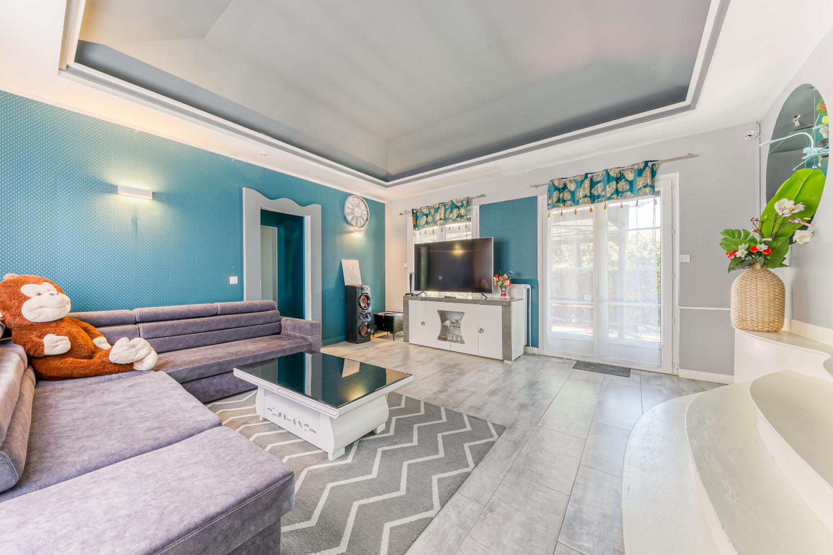 Villa Maxonale près de Paris avec Piscine Chauffée, Sauna et Jacuzzi
