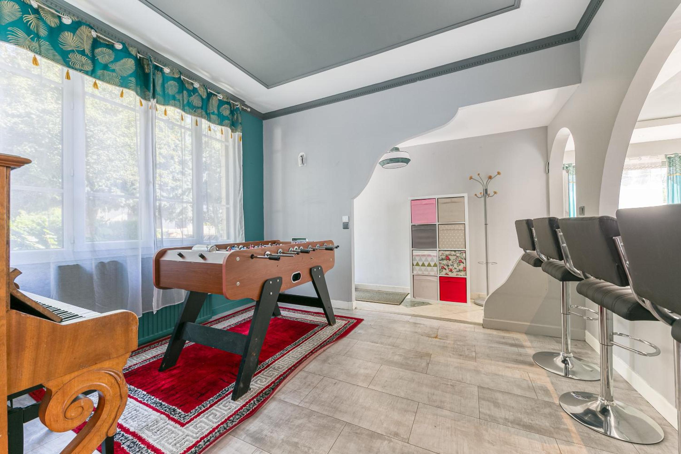 Villa Maxonale près de Paris avec Piscine Chauffée, Sauna et Jacuzzi