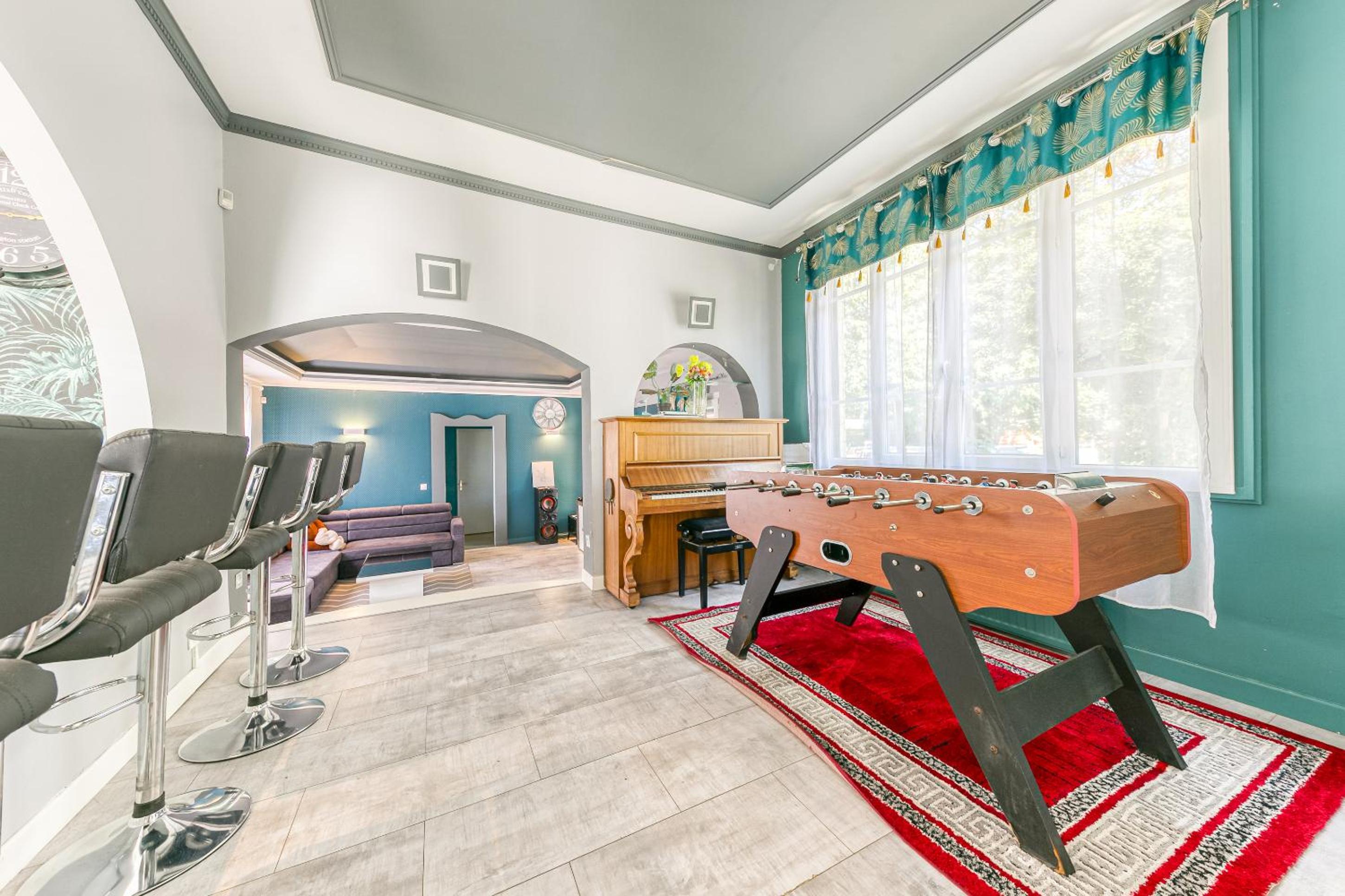 Villa Maxonale près de Paris avec Piscine Chauffée, Sauna et Jacuzzi