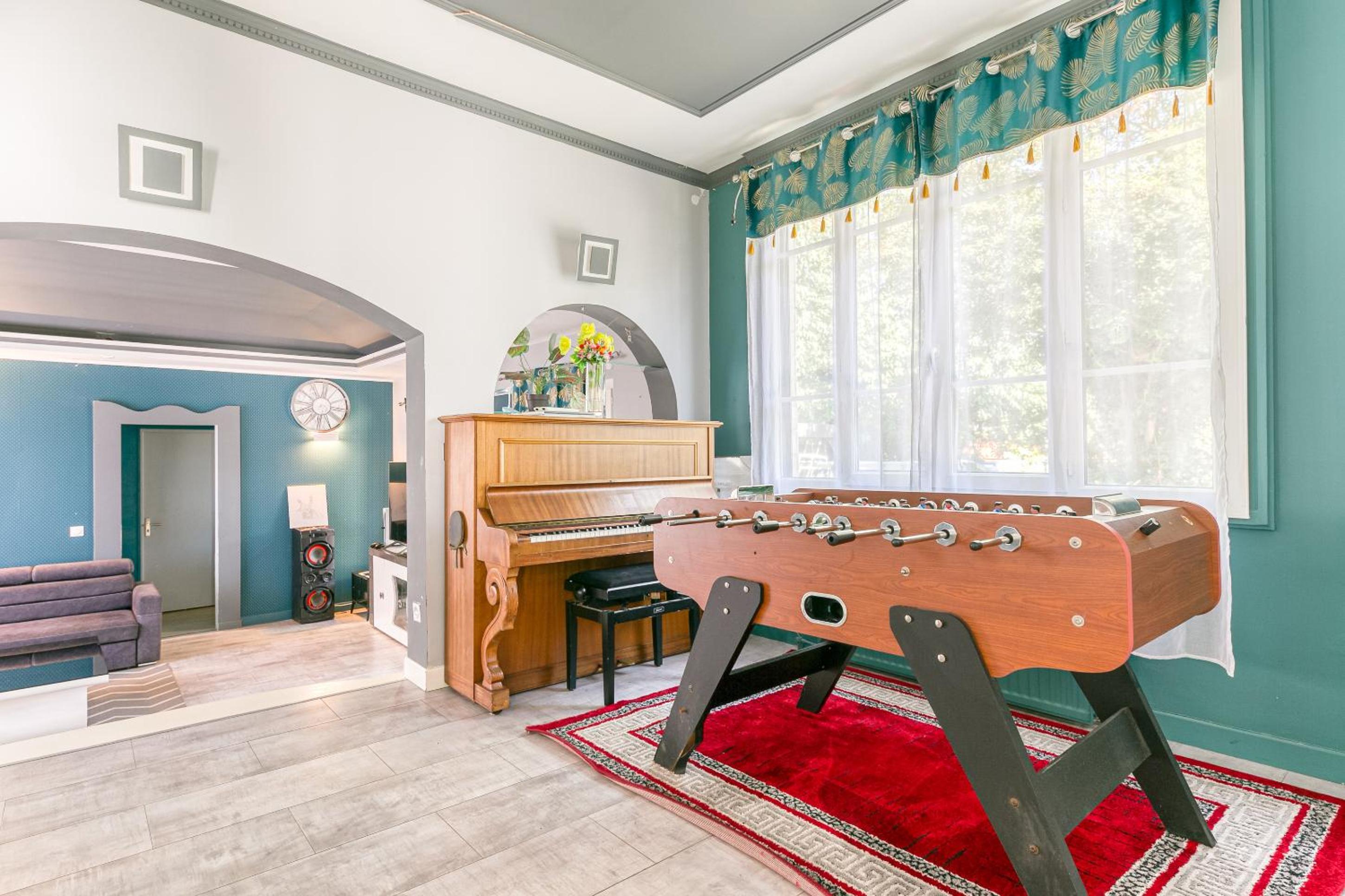 Villa Maxonale près de Paris avec Piscine Chauffée, Sauna et Jacuzzi