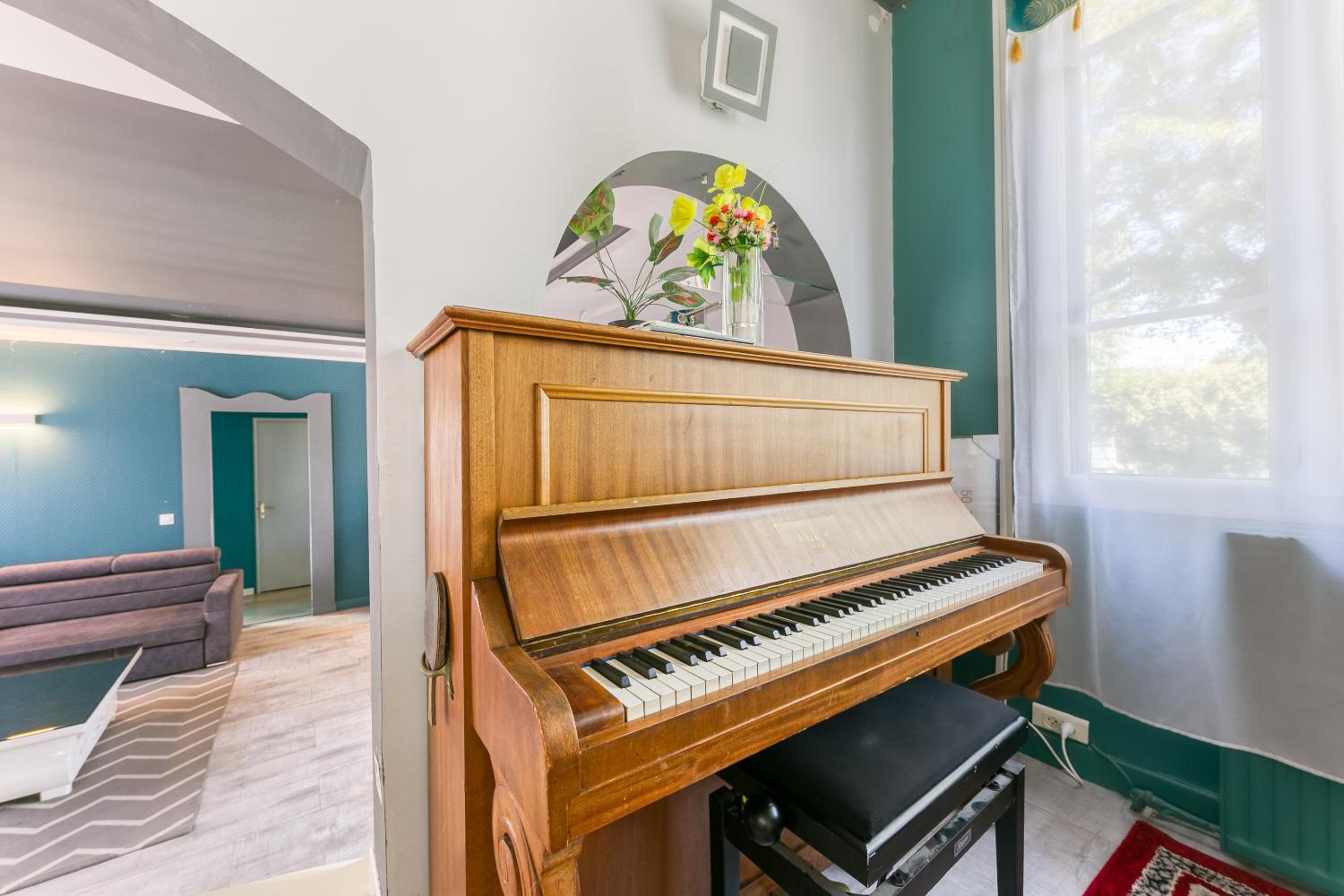 Villa Maxonale près de Paris avec Piscine Chauffée, Sauna et Jacuzzi
