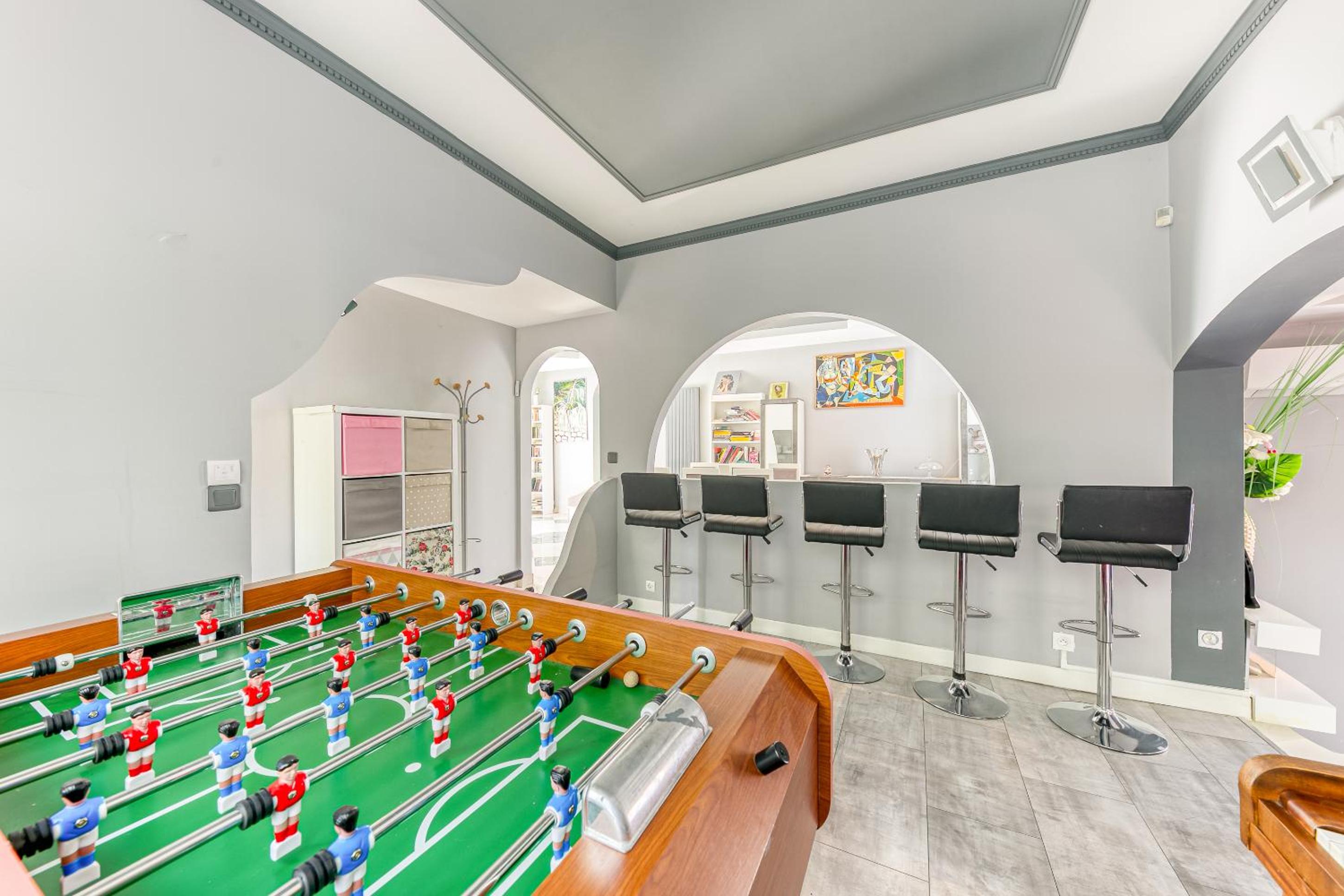Villa Maxonale près de Paris avec Piscine Chauffée, Sauna et Jacuzzi
