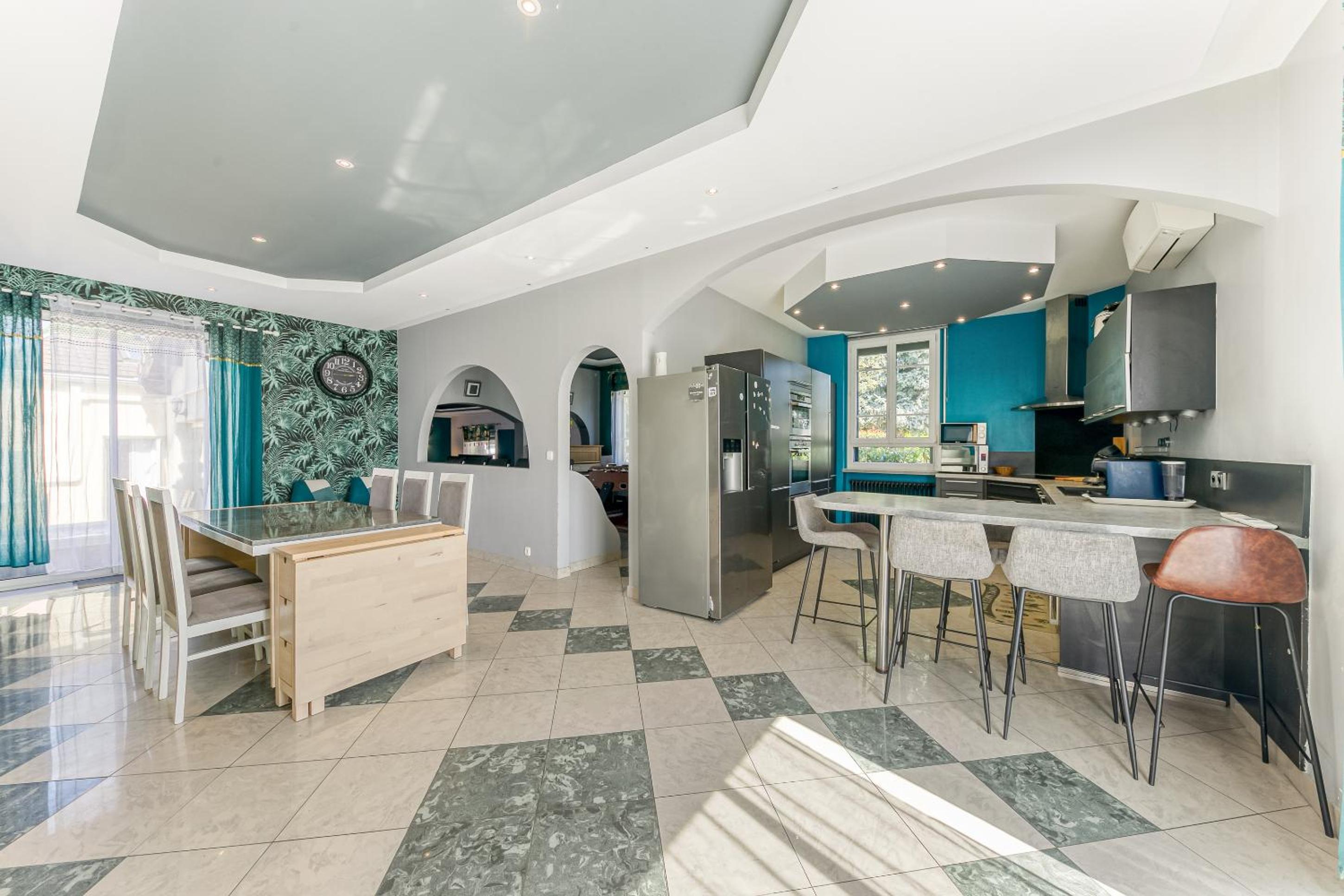 Villa Maxonale près de Paris avec Piscine Chauffée, Sauna et Jacuzzi