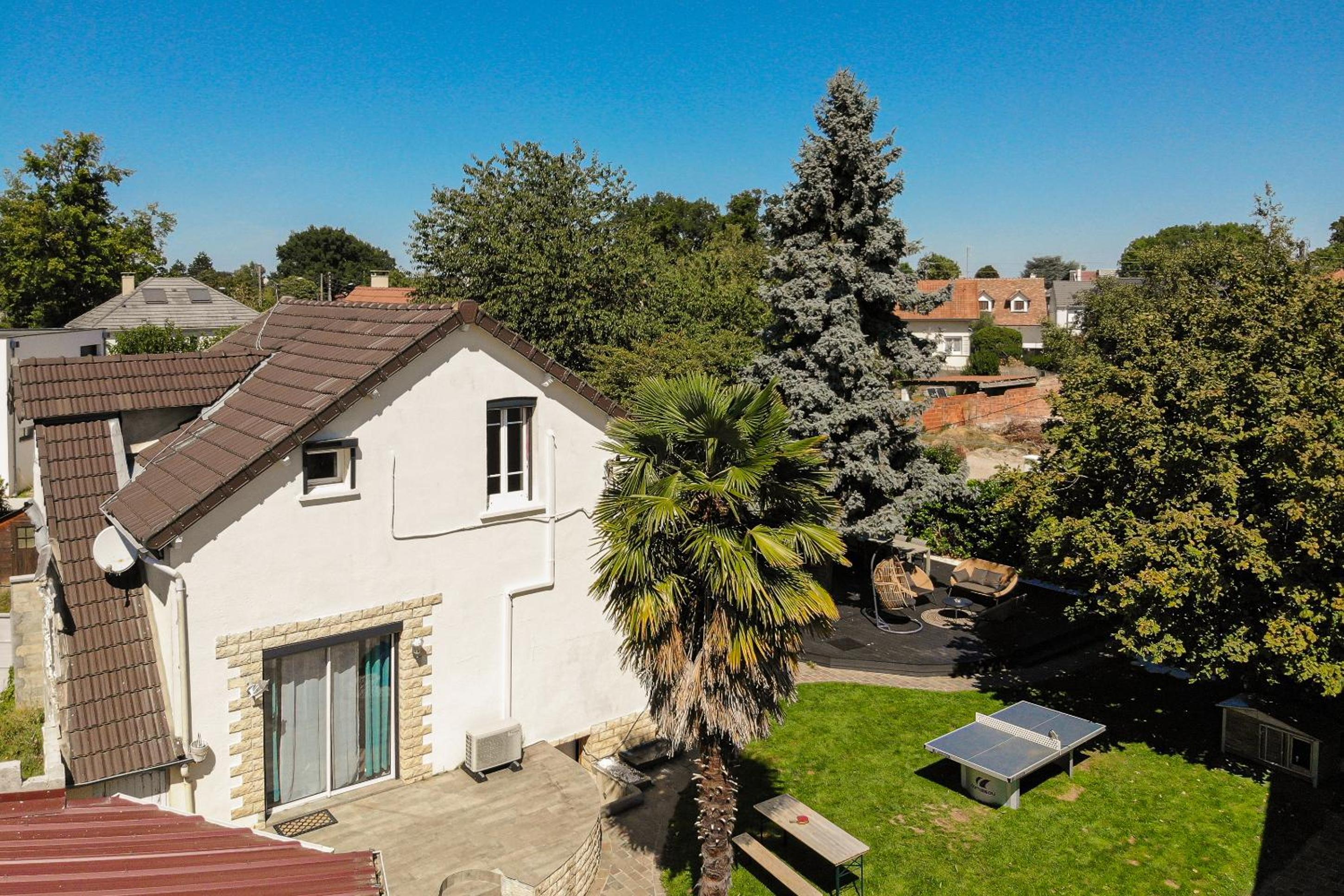 Villa Maxonale près de Paris avec Piscine Chauffée, Sauna et Jacuzzi