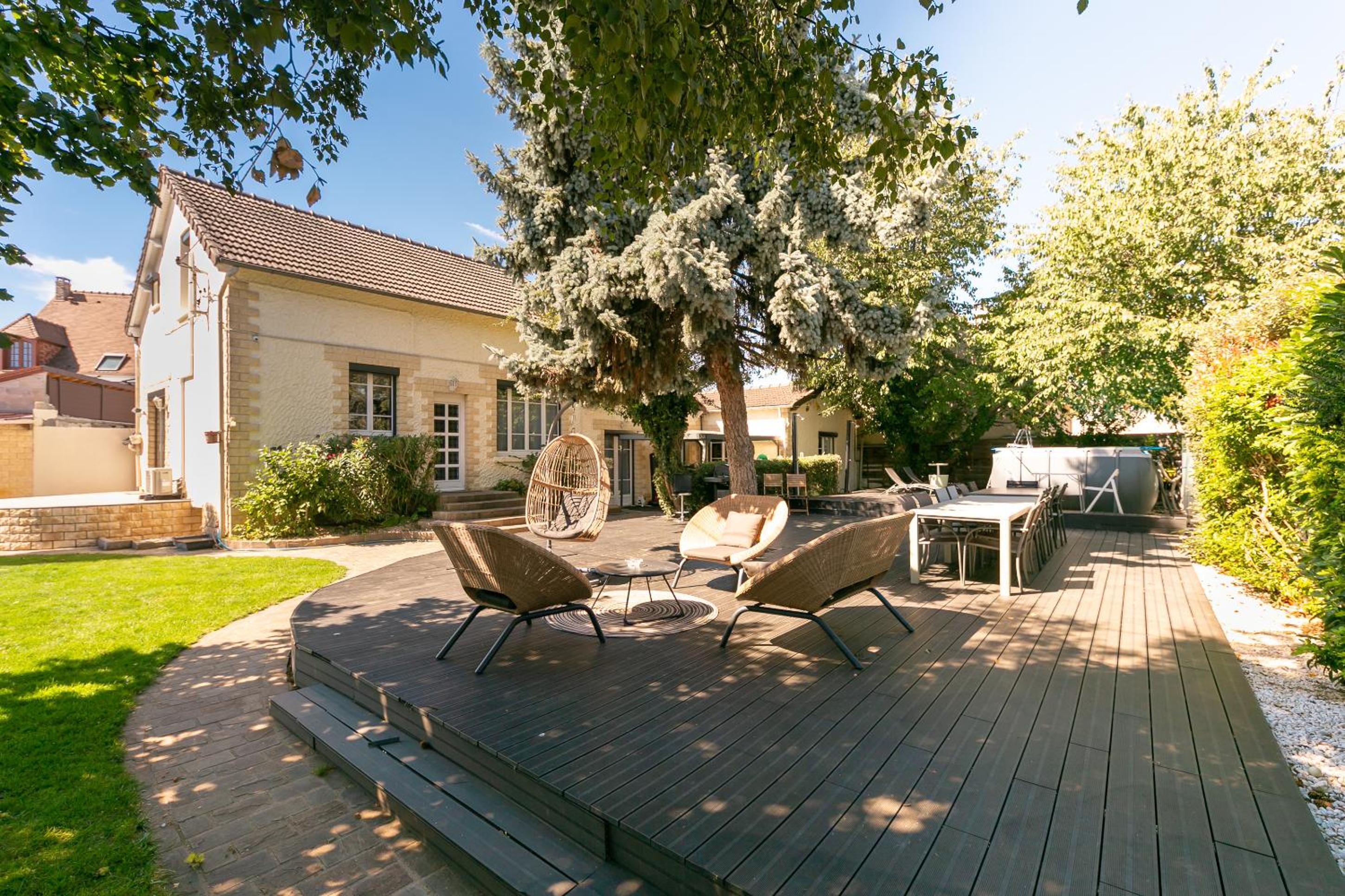 Villa Maxonale près de Paris avec Piscine Chauffée, Sauna et Jacuzzi