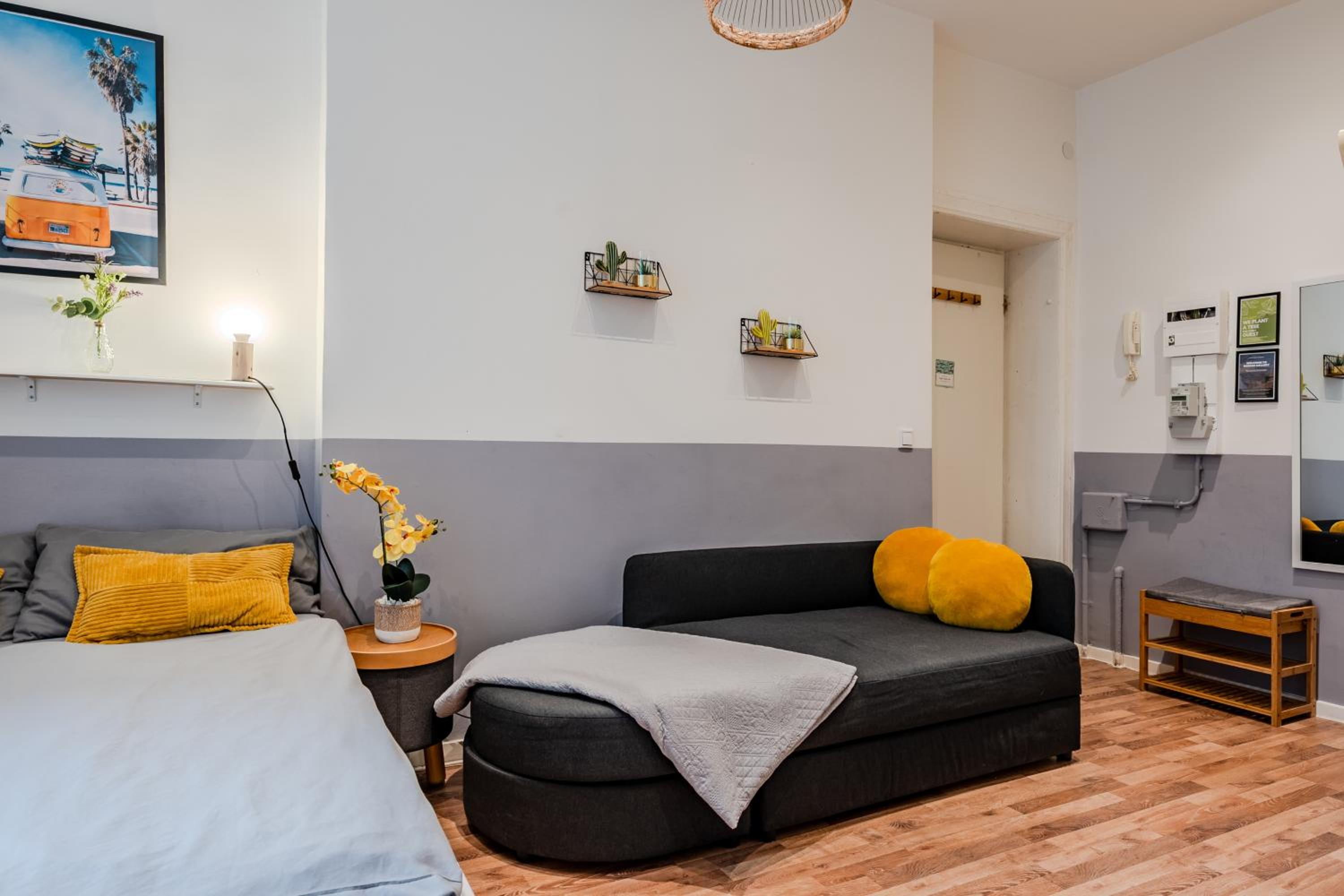 Cozy Retro Chic with Patio and Self Check-in