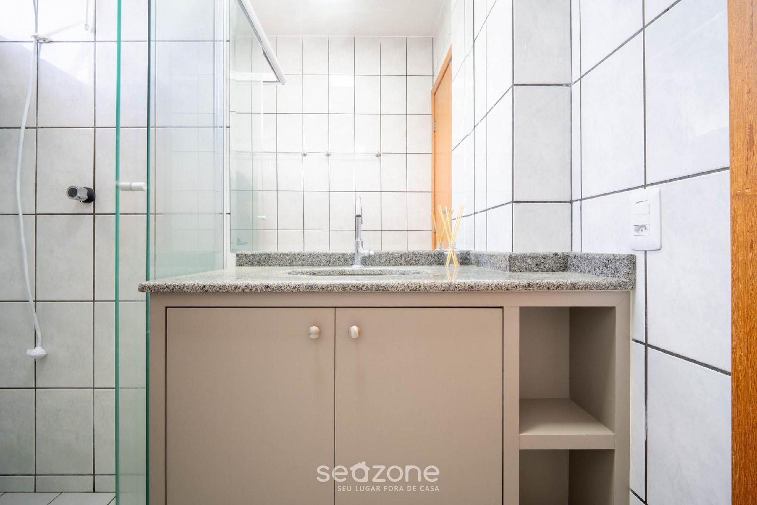 Apt w/ balcony & BBQ 450m from the sea REH0203