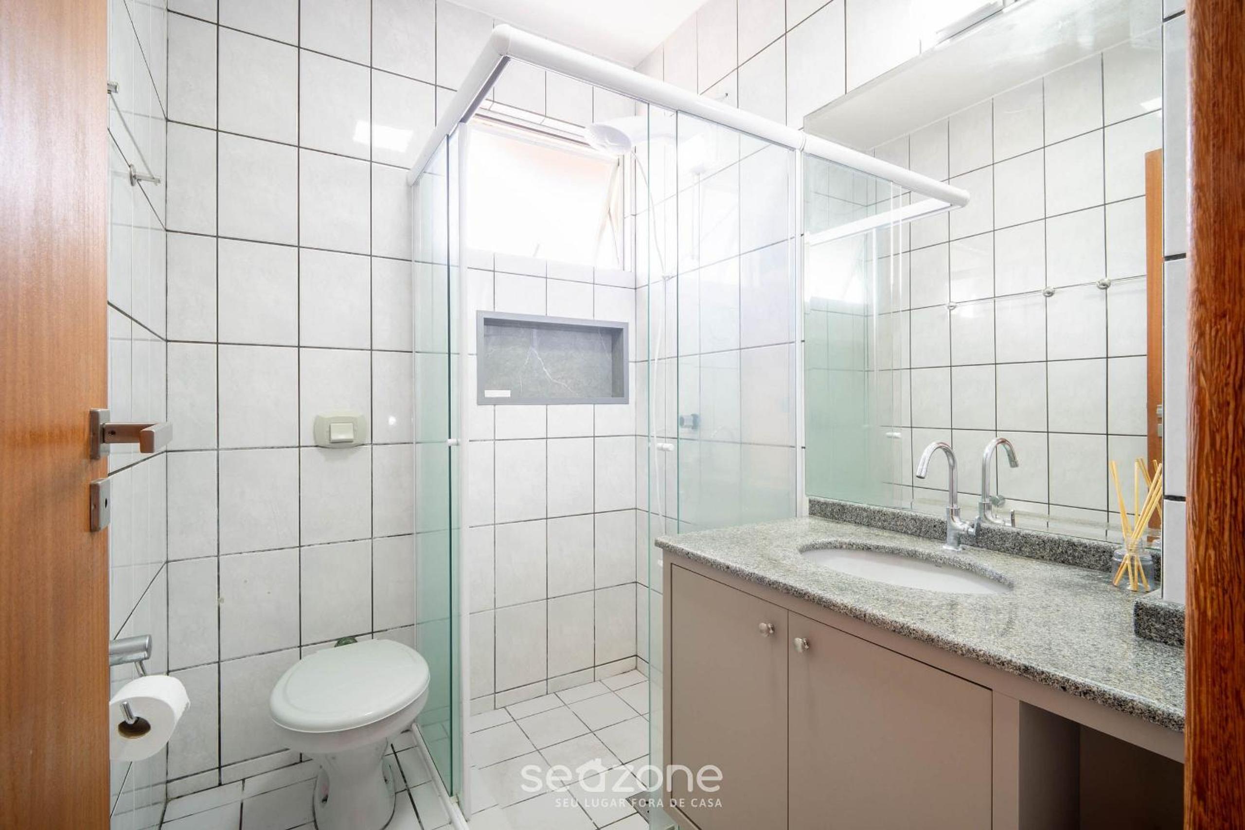 Apt w/ balcony & BBQ 450m from the sea REH0203